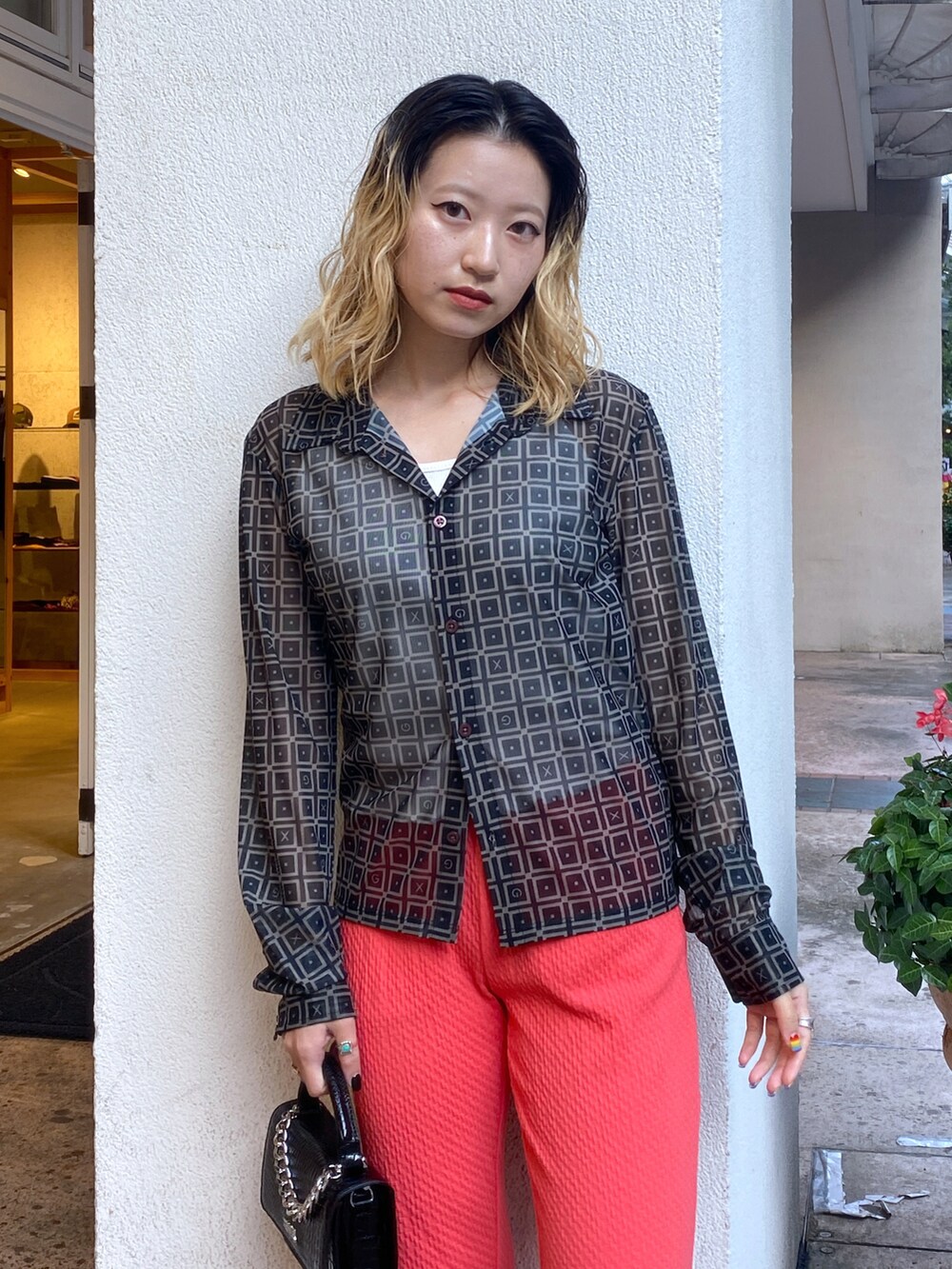 「x-girl、Xgirl_ootd」｜「X-girlのRETRO PATTERN MESH SHIRTS/レトロ メッシュシャツ（シャツ/ブラウス、ブラック系）」を使った、airiさん（レディース・152cm）の夏コーディネートの3枚目の写真
