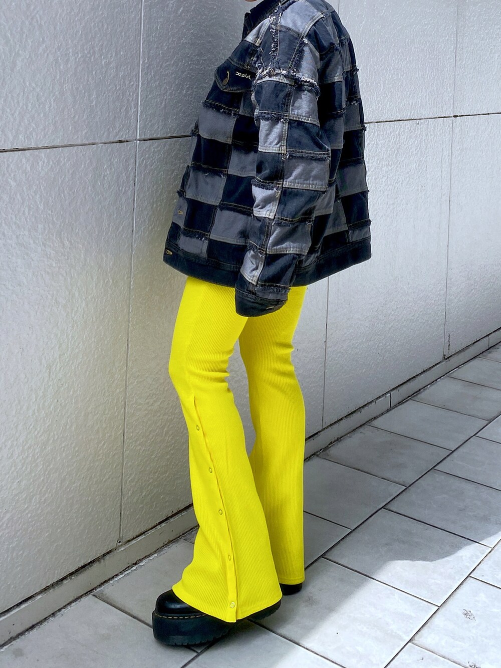 「春服みてみて、着回しコーデ、x-girl、Xgirl_ootd」｜「X-girlのPATCHWORK DENIM JACKET（デニムジャケット、ブラック系）」を使った、airiさん（レディース・152cm）の春コーディネートの3枚目の写真