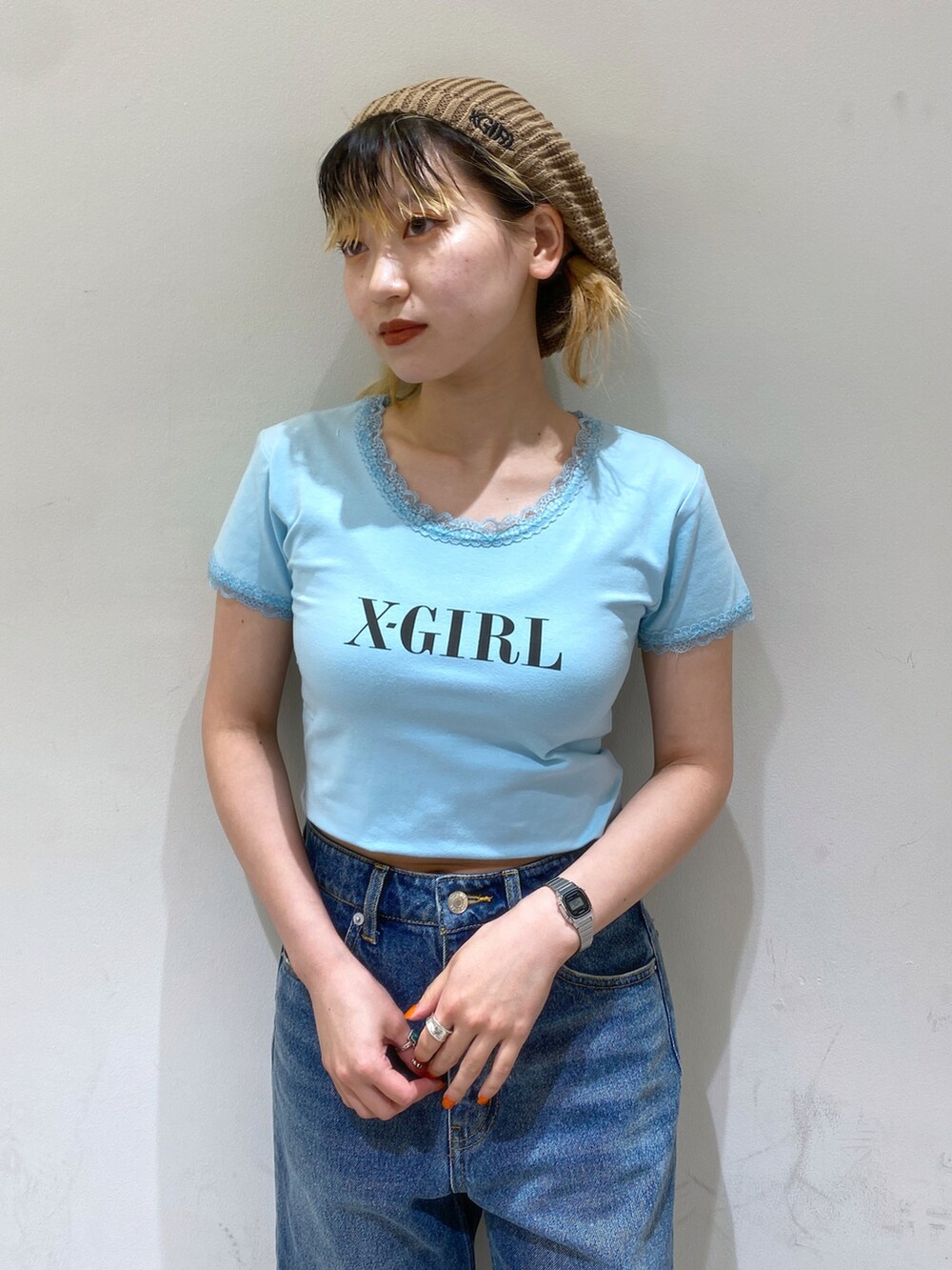 「パンツスタイル、カラー×コーデ、x-girl、x-girl_ootd」｜「X-girlのLACE S/S BABY TEE（Tシャツ/カットソー、ブルー系）」を使った、airiさん（レディース・152cm）の春コーディネートの3枚目の写真