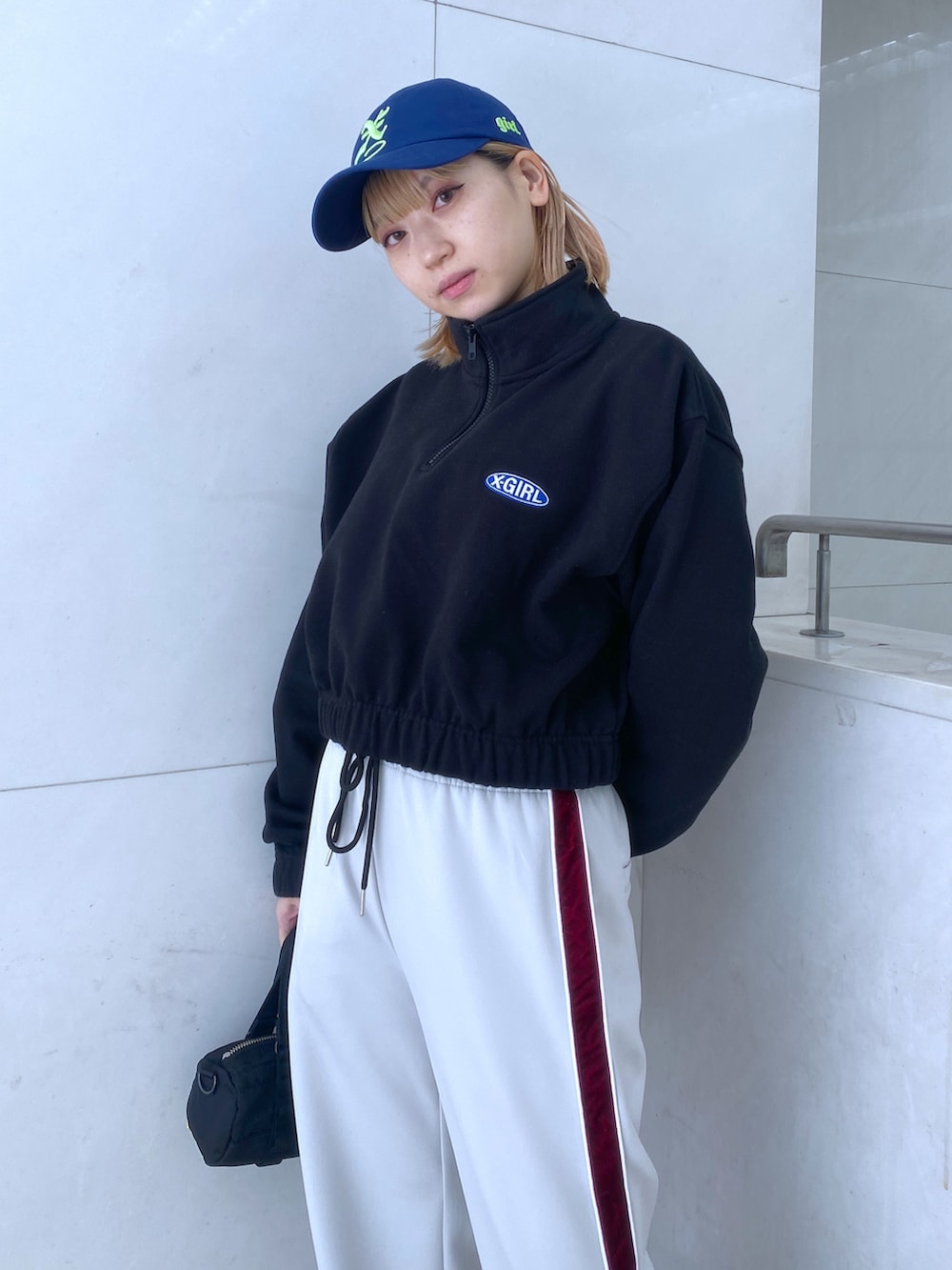 「春服みてみて、x-girl、Xgirl_ootd、PORTER」｜「X-girlのBASIC OVAL LOGO HALF ZIP SWEAT TOP（スウェット、ブラック系）」を使った、airiさん（レディース・152cm）の春コーディネートの2枚目の写真