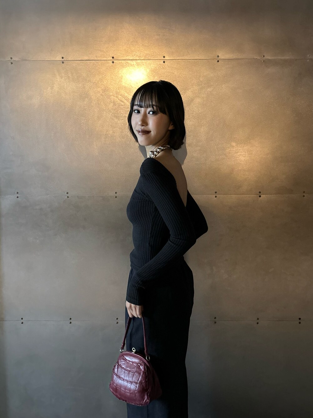 「EVISUのアイテム（その他トップス、ブラック系）」を使った、長谷川 琉奈 / RUNAさん（レディース・165cm）の冬コーディネートの2枚目の写真