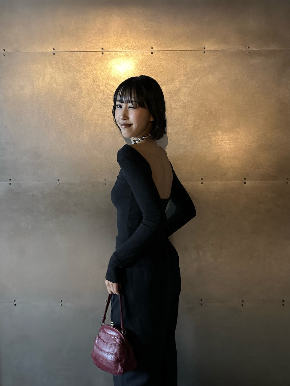 「EVISUのアイテム（その他トップス、ブラック系）」を使った、長谷川 琉奈 / RUNAさん（レディース・165cm）の冬コーディネートの3枚目の写真