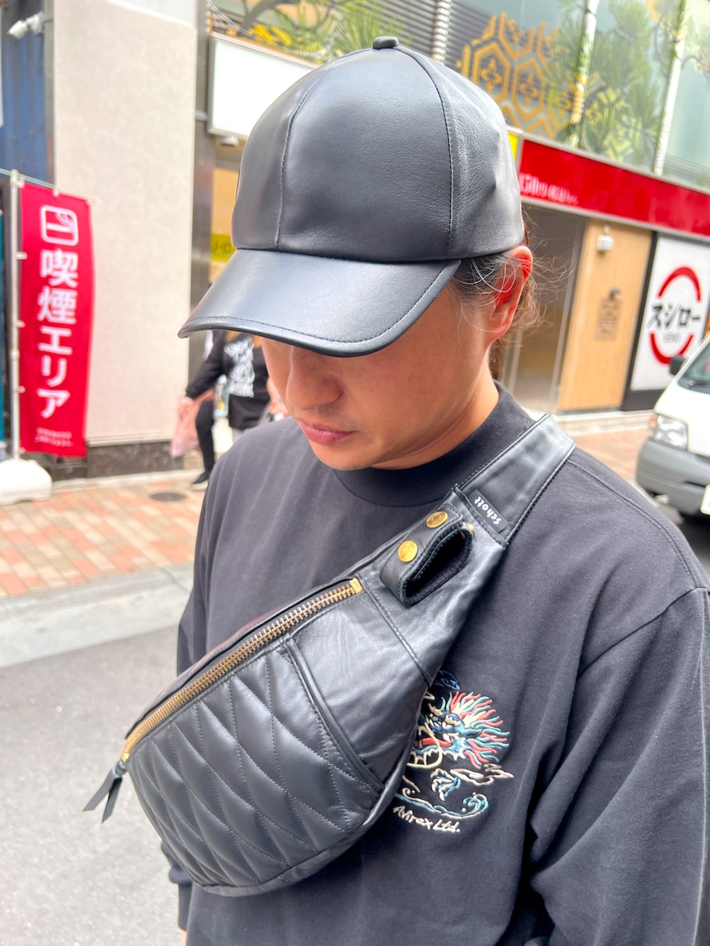 「和柄、スーベニア、ペインターパンツ、デニム、AVIREX、ブーツ、ロンT、秋っぽコーデ更新中、バケツハット、秋服準備はじめました」｜「schottのSchott/ショット/LEATHER B.B CAP/レザー ベースボールキャップ（キャップ、ブラック系）」を使った、Ryousukeさん（メンズ・173cm）の秋コーディネートの2枚目の写真