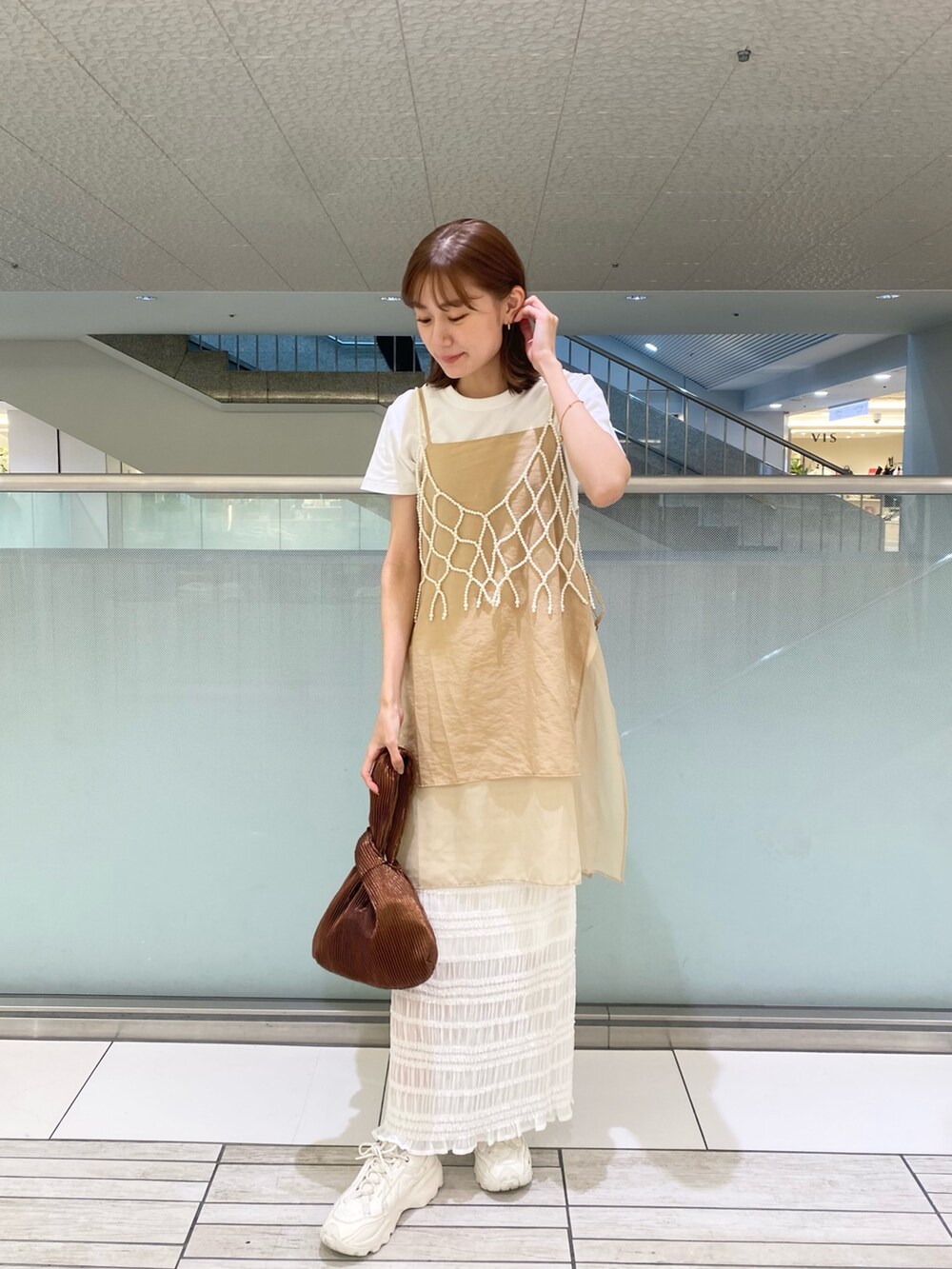 「センスオブプレイス、ワンピース、レイヤードスタイル、スカート、パール、ビスチェ」｜「SENSE OF PLACE by URBAN RESEARCHのレイヤードシアーワンピース（ワンピース、ベージュ系）」を使った、mayuさん（レディース・163cm）の夏コーディネートの2枚目の写真