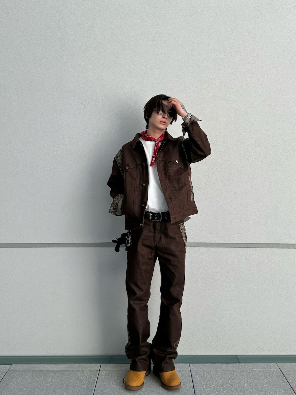 「春コーデ、シンプルコーデ、ファッションを楽しもう、ブーツ、春色、メンズコーデ、outfit、ootd、春夏コーデ、プチプラコーデ、韓国ファッション、いいね、save、フォローお願いします🤑、お洒落さんとつながりたい、キレイめカジュアル、リラックススタイル」｜「TimberlandのPremium 6in Waterproof Boot（ブーツ、ブラウン系）」を使った、ぼーさん（骨格ナチュラル・メンズ・180cm）の春コーディネートの2枚目の写真