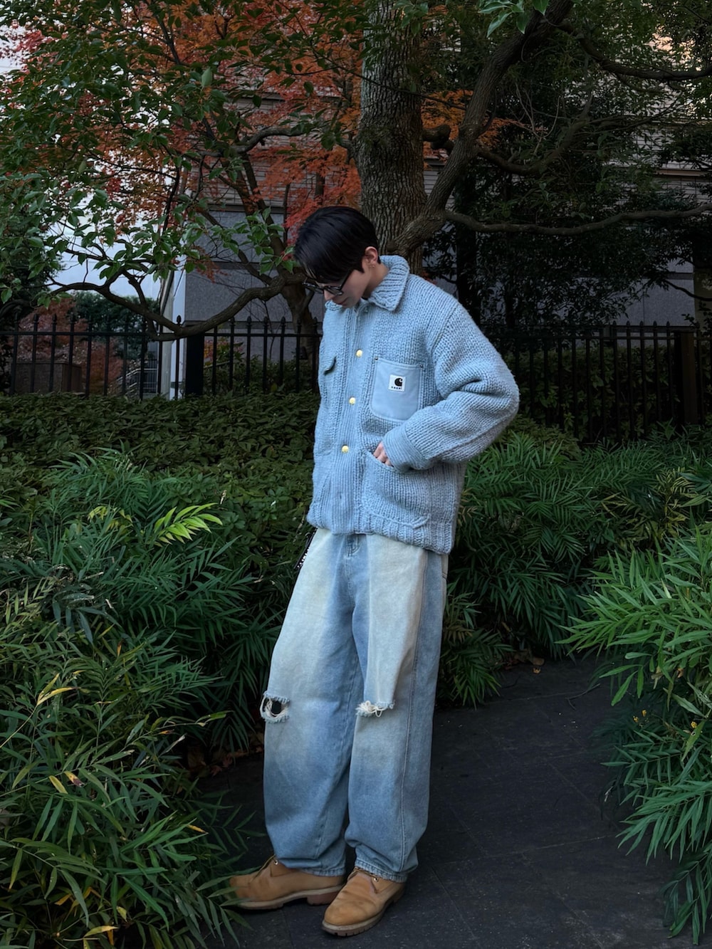 「冬コーデ、sacai、carhartt、オトナカジュアル、カジュアルコーデ、ストリート、ジャケット、お洒落さんとつながりたい、マイベストコーデ2024、冬アウター、きれいめカジュアル、outfit、ootd、古着MIX、ゆるコーデ」｜「TimberlandのPremium 6in Waterproof Boot（ブーツ、ブラウン系）」を使った、ぼーさん（骨格ナチュラル・メンズ・180cm）の冬コーディネートの2枚目の写真