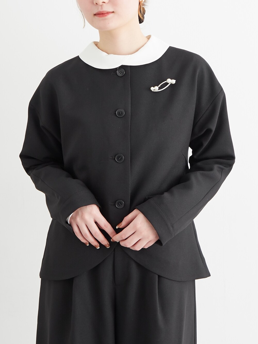 「レディースファッション、レギュラー、スタッフ、Neina、春コーデ、オケージョン、セレモニー、セレモニーコーデ、入学式コーデ、卒業式、オトナカワイイ」｜「Neinaの【入学式・卒業式・フォーマル】ゆるロールネックブラウスワイドパンツスーツ3点セット（デザインジャケット＋ブラウス＋パンツ）＜大きいサイズ有＞（スーツセット、ブラック系）」を使った、nさん（骨格ウェーブ・レディース・157cm）の冬コーディネートの2枚目の写真