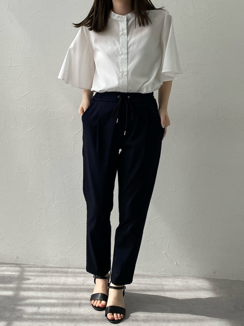 「レディースファッション、レギュラー、スタッフ、夏コーデ、働く服、オフィススタイル、オフィスカジュアルスタイル、お仕事コーデ、お仕事スタイル」｜「7days Life Stylingの【カットソー裏地付】フロントタックジョーゼットフレア５分袖ブラウス<大きいサイズ有>（シャツ/ブラウス、ホワイト系）」を使った、nさん（レディース・157cm）の夏コーディネートの3枚目の写真