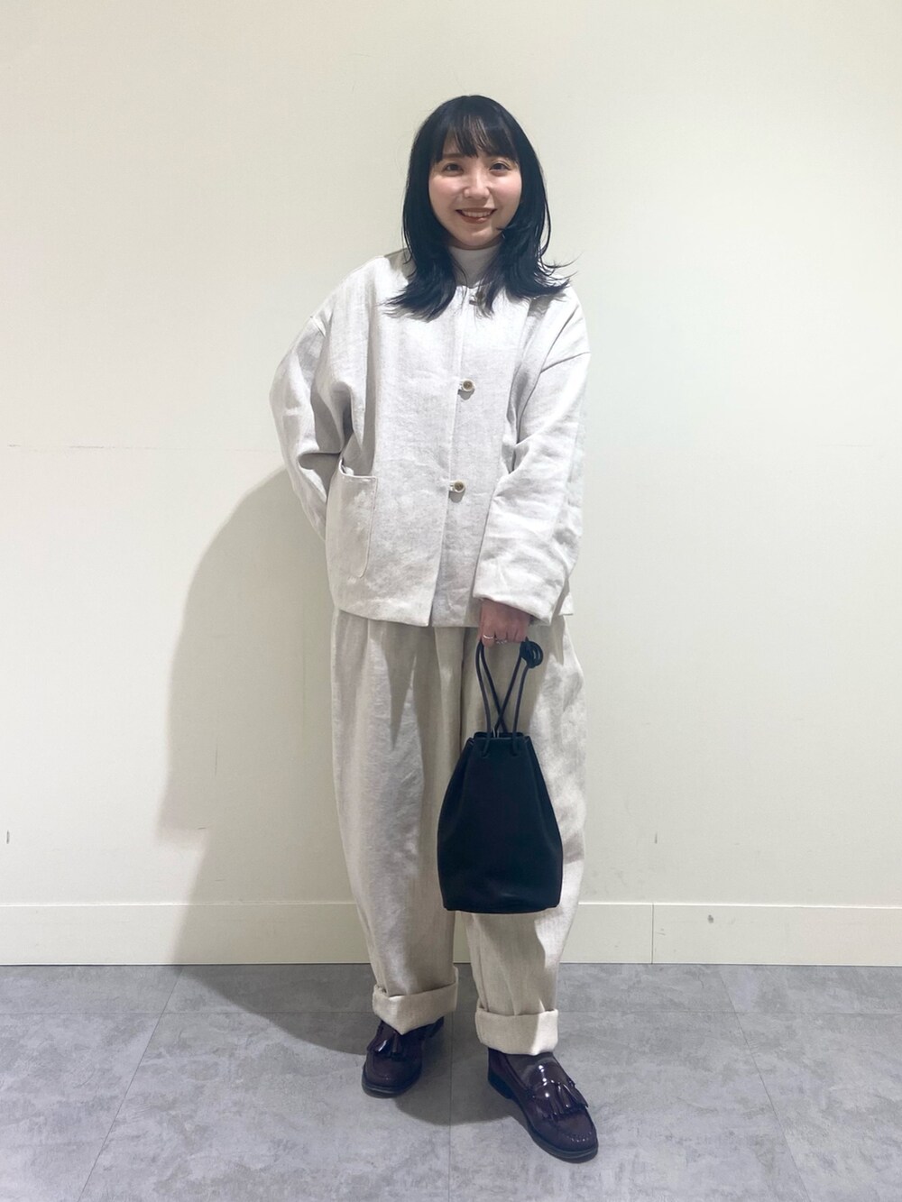 「かぐれ、低身長、低身長コーデ、骨格ウェーブ、イエベ秋、セットアップ、セレモニー、ワントーンコーデ、サルエルパンツ、春コーデ、春アウター、ジャケット、ジャケットスタイル」｜「かぐれのリネンコットンクルーネックジャケット（ノーカラージャケット、ベージュ系）」を使った、たなか☀︎さん（骨格ウェーブ・レディース・145cm）の冬コーディネートの4枚目の写真