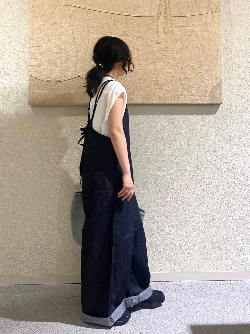 「かぐれ、newarrival、低身長コーデ、骨格ウェーブ、イエベ秋、ウェーブ×イエベ秋、ウェーブ×低身長、リネン着こなし術」｜「かぐれのリネンフレンチクルーネック（Tシャツ/カットソー、ホワイト系）」を使った、たなか☀︎さん（骨格ウェーブ・レディース・145cm）の夏コーディネートの4枚目の写真