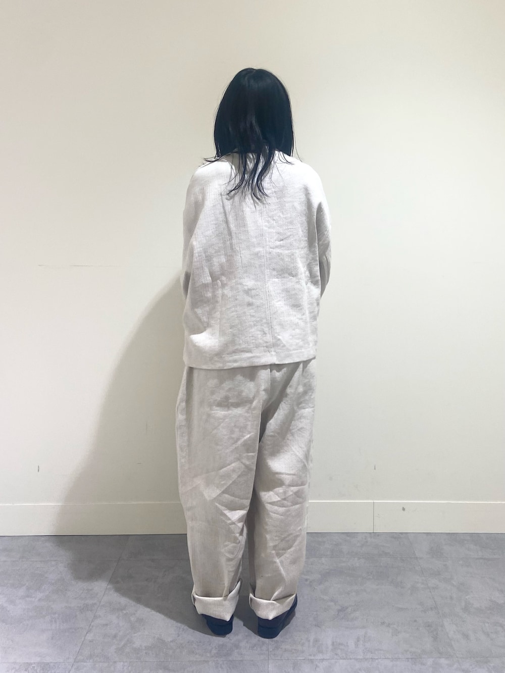 「かぐれ、低身長、低身長コーデ、骨格ウェーブ、イエベ秋、セットアップ、セレモニー、ワントーンコーデ、サルエルパンツ、春コーデ、春アウター、ジャケット、ジャケットスタイル」｜「かぐれのリネンコットンクルーネックジャケット（ノーカラージャケット、ベージュ系）」を使った、たなか☀︎さん（骨格ウェーブ・レディース・145cm）の冬コーディネートの3枚目の写真