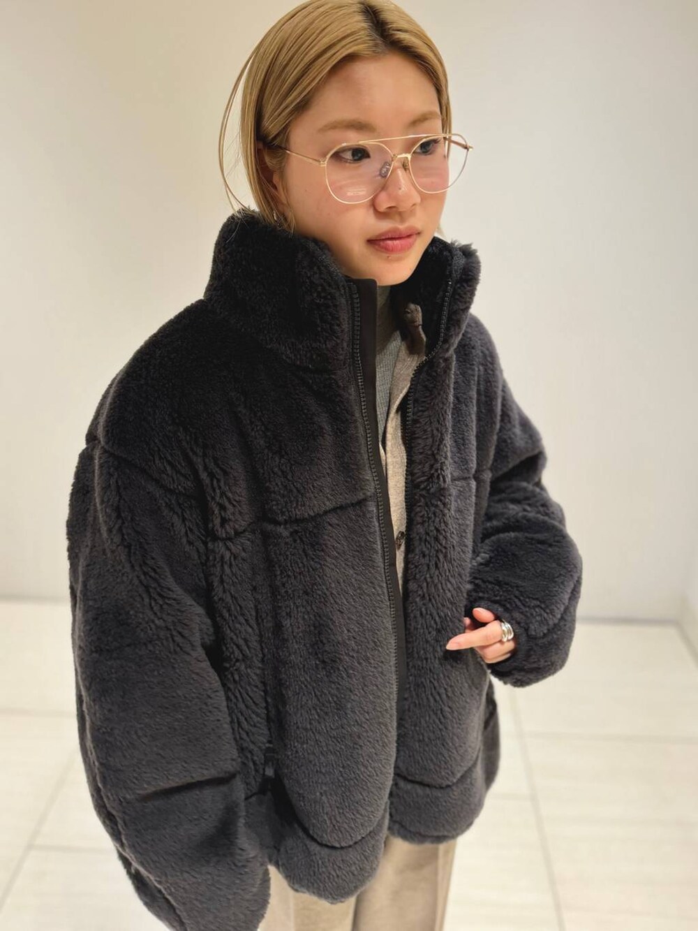 「モード、ヘルシー、ベーシック/シンプル、Chaos、セットアップ、シャツ、ワイドパンツ、アウター、ブルゾン、メガネ」｜「ChaosのChaos(カオス)/18Gシルクリブタートルネックニット（ニット/セーター、グレー系）」を使った、AYUMIさん（レディース・158cm）の秋コーディネートの6枚目の写真
