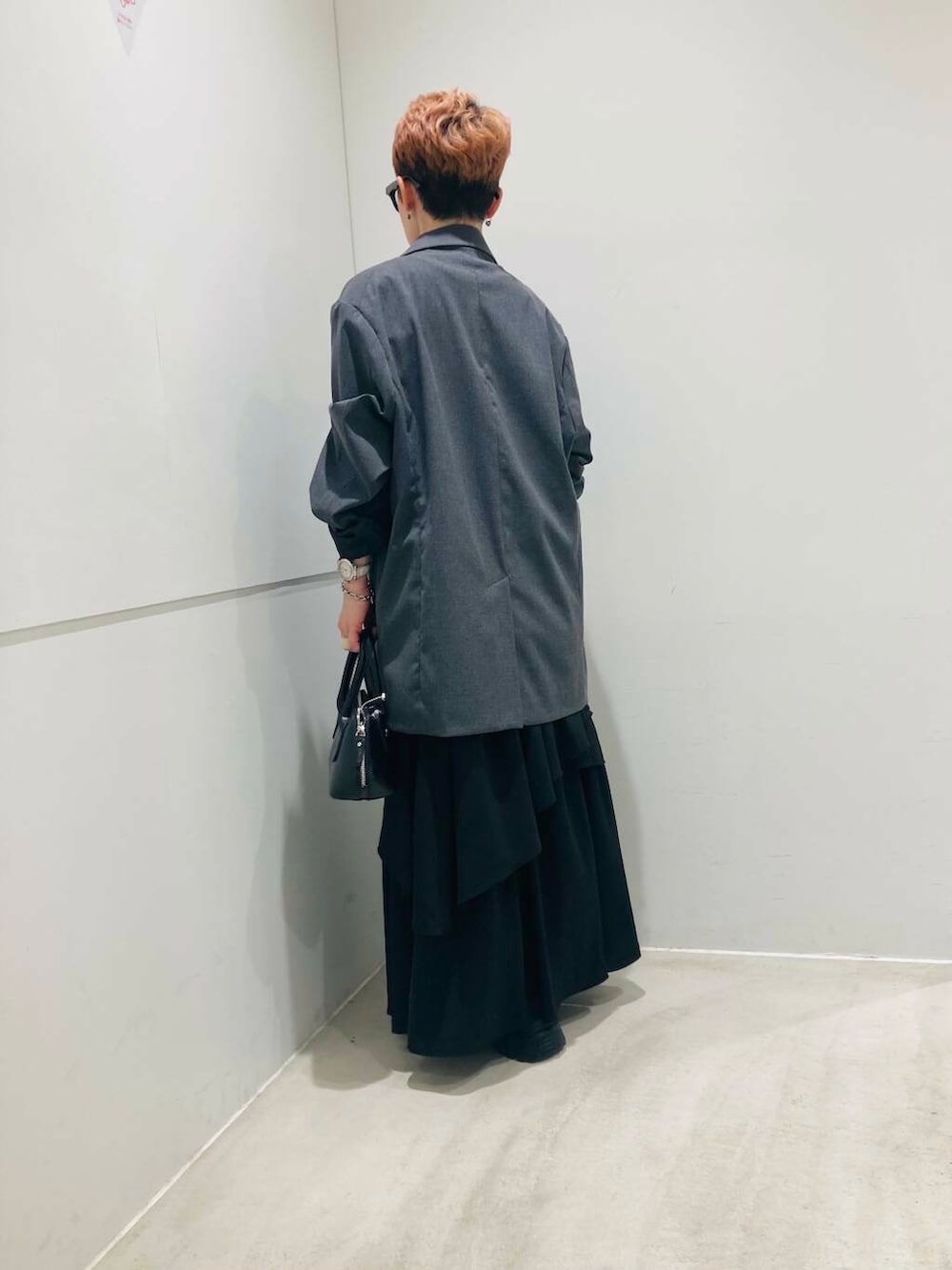 「アーバンリサーチ、センスオブプレイス、ジャケット、メガネ、Tシャツ、フレアスカート、senseofplace、春、ティアードスカート、低身長コーデ、ユニセックス、グラフィックt」|「SMELLYのワイドフレームダテメガネ(メガネ、ブラック系)」を使った、piさん(レディース・149cm)の春コーディネートの3枚目の写真