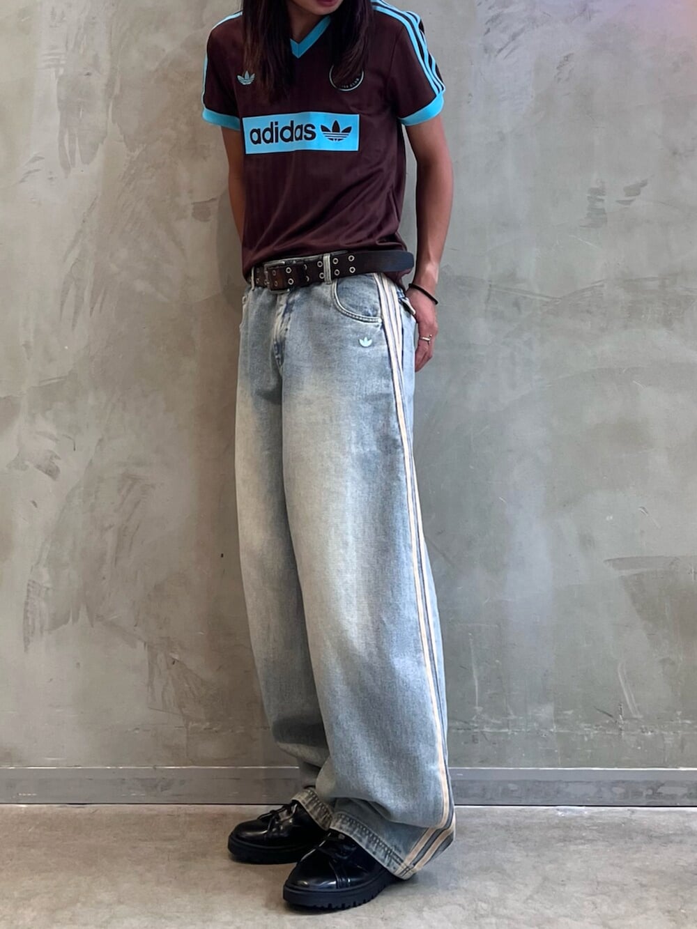 プレミアム エッセンシャルズ デニム パンツ、スタンスミス Freizeit