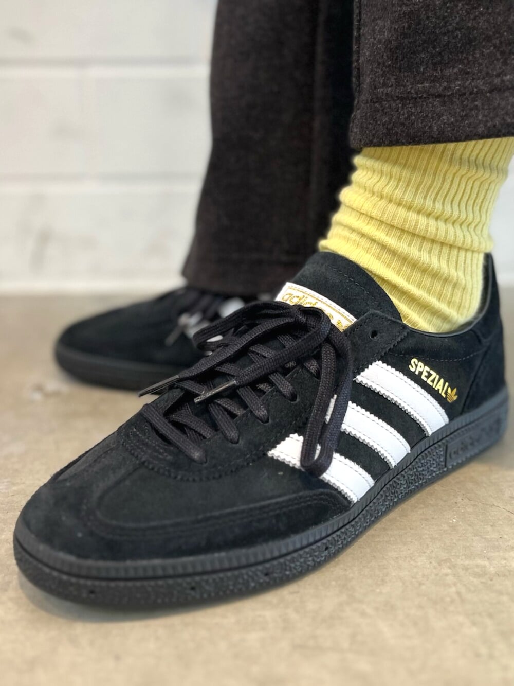 adidas SPEZIAL トラックパンツ ブラック エキップメント リフレクター ビーニー、プレミアム トラック パンツ