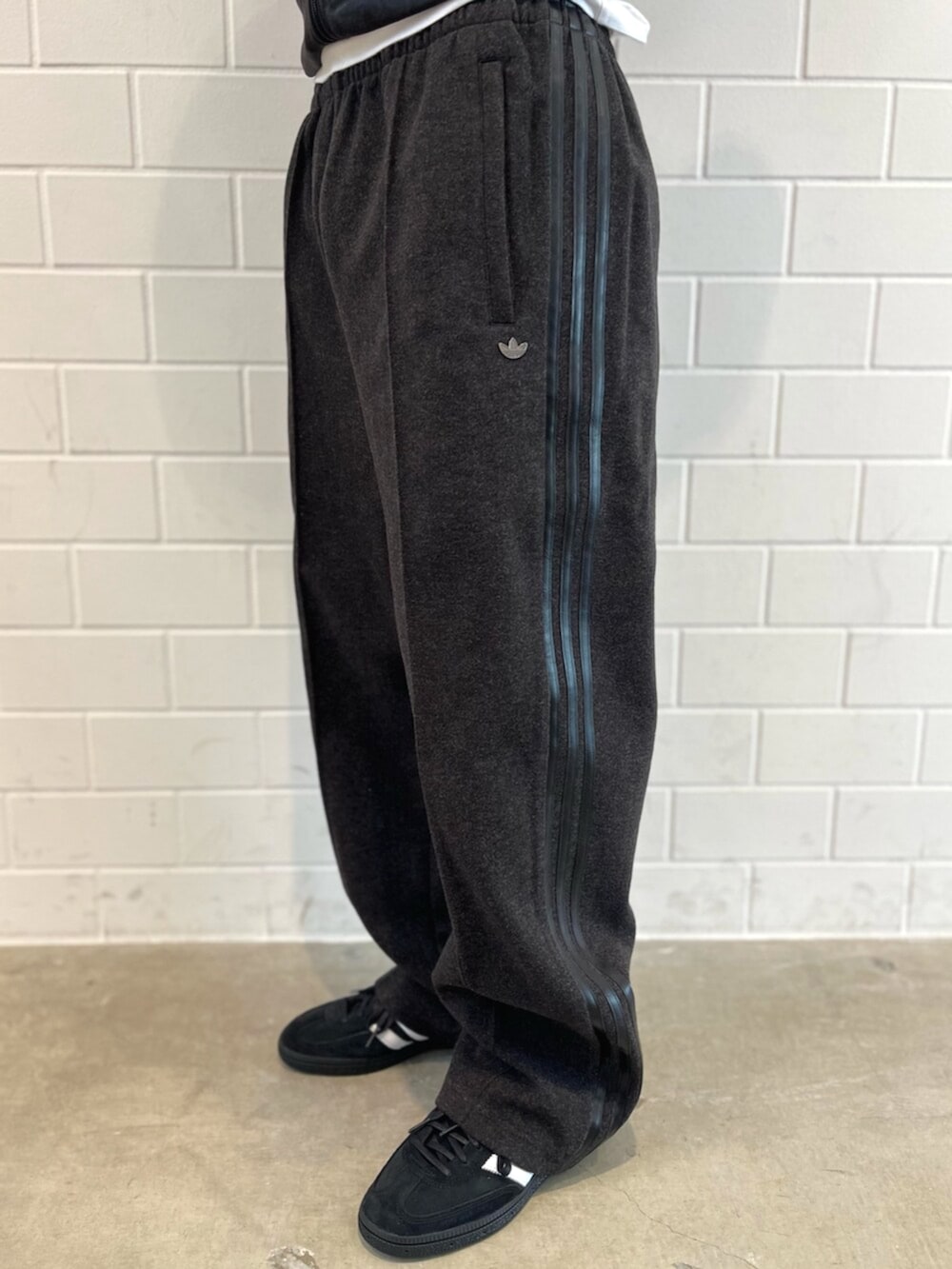  SPEZIAL トラックパンツ ブラック エキップメント リフレクター ビーニー、プレミアム トラック パンツ