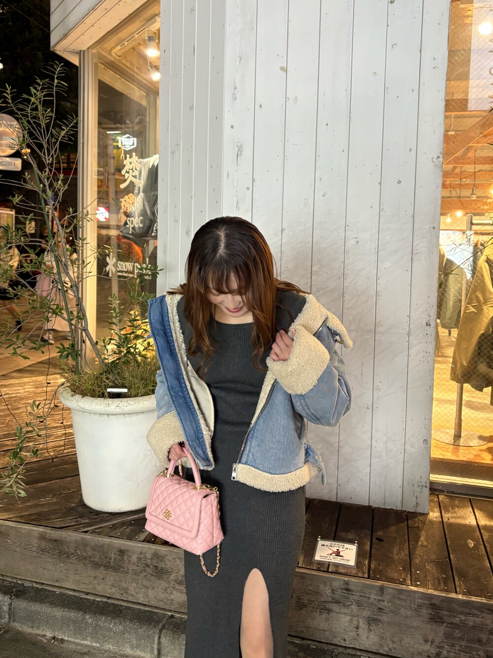 「ニットワンピース、デニムボアジャケット、グレイル、ザラ、RANDA、ロイヤルパーティー、カフェコーデ、シンプルスタイル、シンプルコーデ、大人コーデ」｜「ZARAのアイテム（デニムジャケット、ブルー系）」を使った、hannnnnnna5さん（レディース・157cm）の秋コーディネートの2枚目の写真