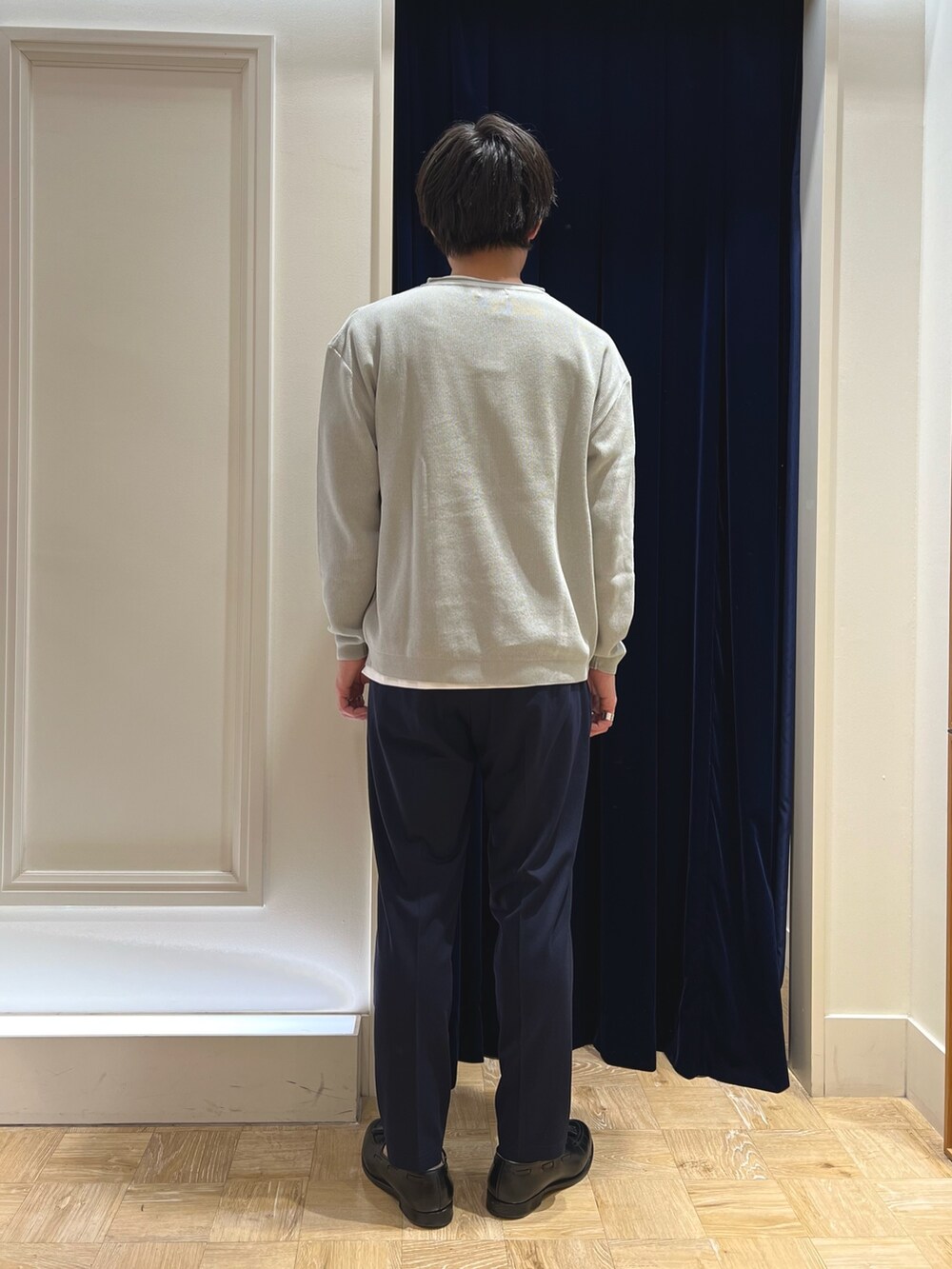 「春コーデ、ローファー、スラックス、春服みてみて、レイヤードスタイル、シンプルコーデ、大人カジュアル、ニット、大人コーデ、いいね、save、フォローお願いします🤑、オーバーサイズ、キレイめカジュアル、休日スタイル、カジュアルコーデ、カジュアル」｜「NOLLEY'S goodmanの《2点セット》片畦 浅Vロールネックニット Tシャツ付き（ニット/セーター、グレー系）」を使った、nishiokaさん（メンズ・169cm）の春コーディネートの4枚目の写真