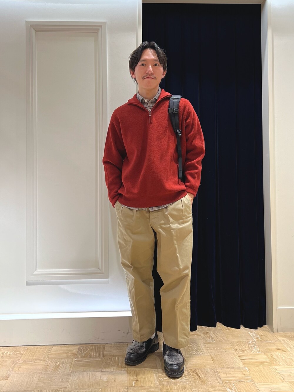 「チェック、休日スタイル、古着MIX、赤、きれいめカジュアル、レイヤードスタイル、冬コーデ、メンズファッション、冬、カジュアルコーデ、クリスマスコーデ、ハーフジップ、バックパック」｜「WEXLEYの【WEXLEY/ウェクスレイ】 STEM CORDURA COATED STBP201（バックパック/リュック、ブラック系）」を使った、nishiokaさん（メンズ・169cm）の冬コーディネートの2枚目の写真