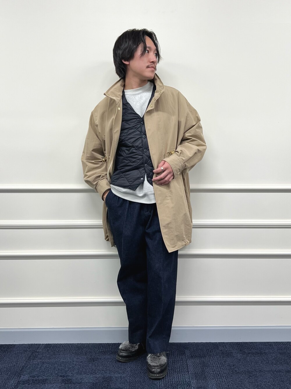 「カジュアル、お洒落さんとつながりたい、春アウター、ワイドデニム、ミリタリー、outfit、カジュアルコーデ、春コーデ、春夏コーデ、ダウン、ダウンベスト、デニム、デニムパンツ、モッズコート、お出かけコーデ」｜「NOLLEY’SのNMPモッズコート（モッズコート、ベージュ系）」を使った、nishiokaさん（メンズ・169cm）の冬コーディネートの2枚目の写真