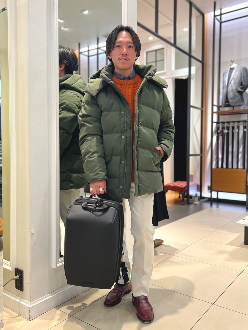 「真冬のあったかスタイル、ダウンジャケット、ダウン、カジュアルコーデ、秋冬コーデ、大人カジュアル、休日コーデ、お洒落さんとつながりたい、きれいめカジュアル、冬アウター、革靴、冬コーデ、冬、カジュアル、バックパック」｜「Pyrenexの【PYRENEX/ピレネックス】BELFORT2 ダウンジャケット（ダウンジャケット/コート、グリーン系）」を使った、nishiokaさん（メンズ・169cm）の冬コーディネートの4枚目の写真