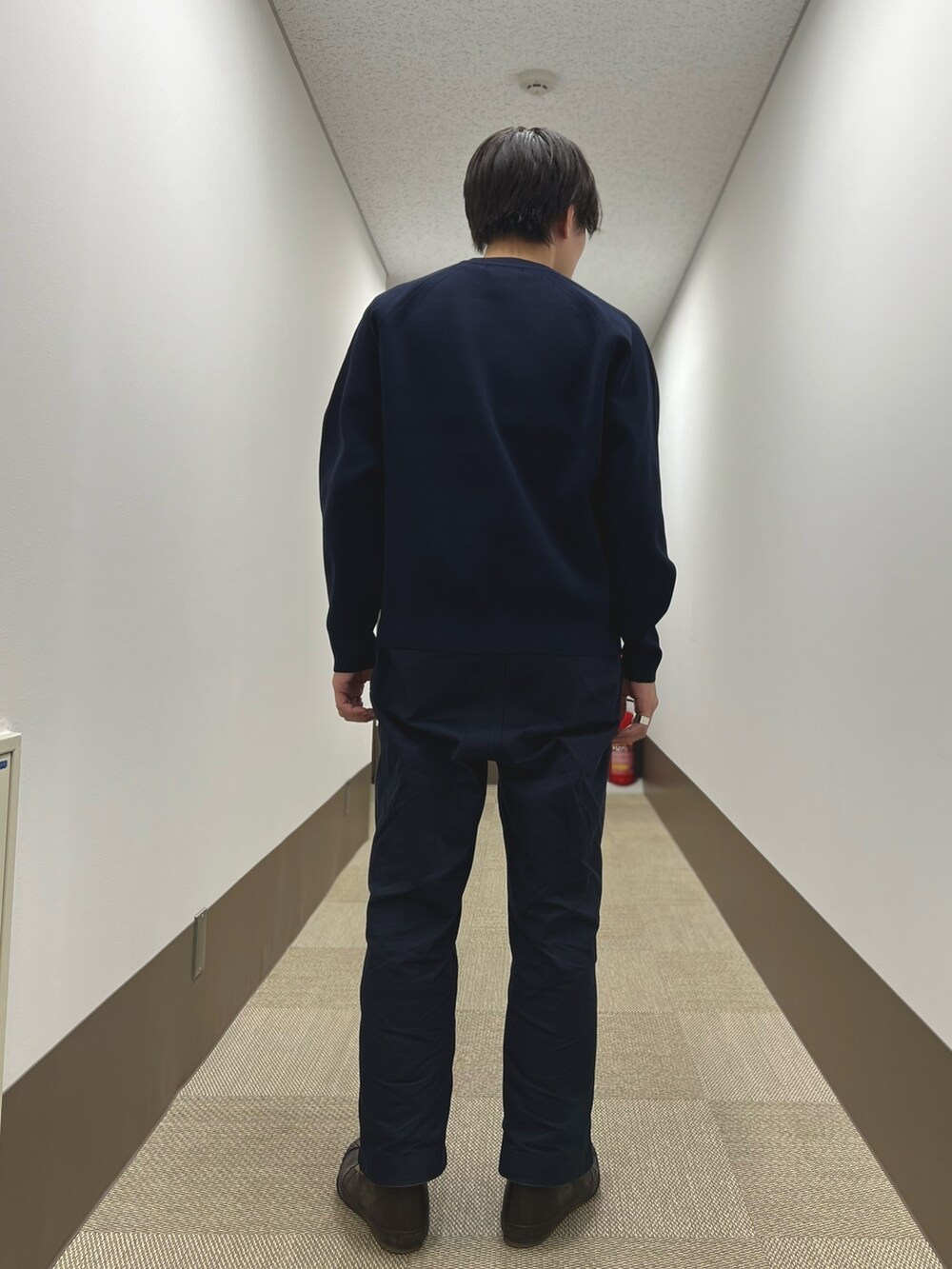 「休日スタイル、お出かけコーデ、ワントーンコーデ、ネイビー、メンズコーデ、ニット、春ニット、春コーデ、春夏コーデ、春、カジュアル、カジュアルコーデ、シンプルコーデ、いいね、save、フォローお願いします🤑」｜「NOLLEY'S goodmanの【ACTIVE SECT】《限定展開 / ウォッシャブル / 速乾 / 形態安定》クルーネックニット（ニット/セーター、ブルー系）」を使った、nishiokaさん（メンズ・169cm）の春コーディネートの4枚目の写真