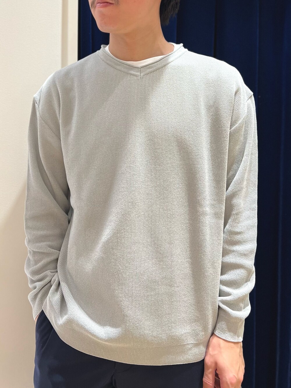 「春コーデ、ローファー、スラックス、春服みてみて、レイヤードスタイル、シンプルコーデ、大人カジュアル、ニット、大人コーデ、いいね、save、フォローお願いします🤑、オーバーサイズ、キレイめカジュアル、休日スタイル、カジュアルコーデ、カジュアル」｜「NOLLEY'S goodmanの《2点セット》片畦 浅Vロールネックニット Tシャツ付き（ニット/セーター、グレー系）」を使った、nishiokaさん（メンズ・169cm）の春コーディネートの5枚目の写真
