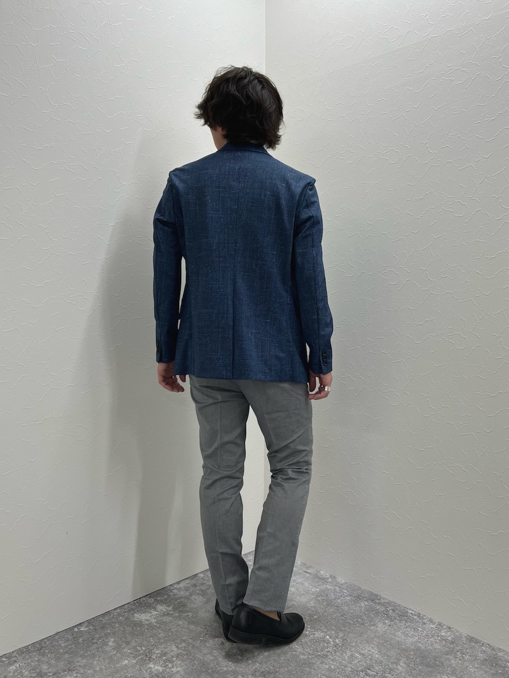 「ジャケット、テーラードジャケット、春コーデ、大人カジュアル、大人コーデ、シンプルコーデ、春夏コーデ、夏コーデ、ポロシャツ、ビジネススタイル、通勤コーデ、きれいめカジュアル、ローファー」｜「Stutostein Nolley'sの《セットアップ/ビジカジ対応》ハイストレッチジャケット（テーラードジャケット、ブルー系）」を使った、nishiokaさん（メンズ・169cm）の春コーディネートの5枚目の写真