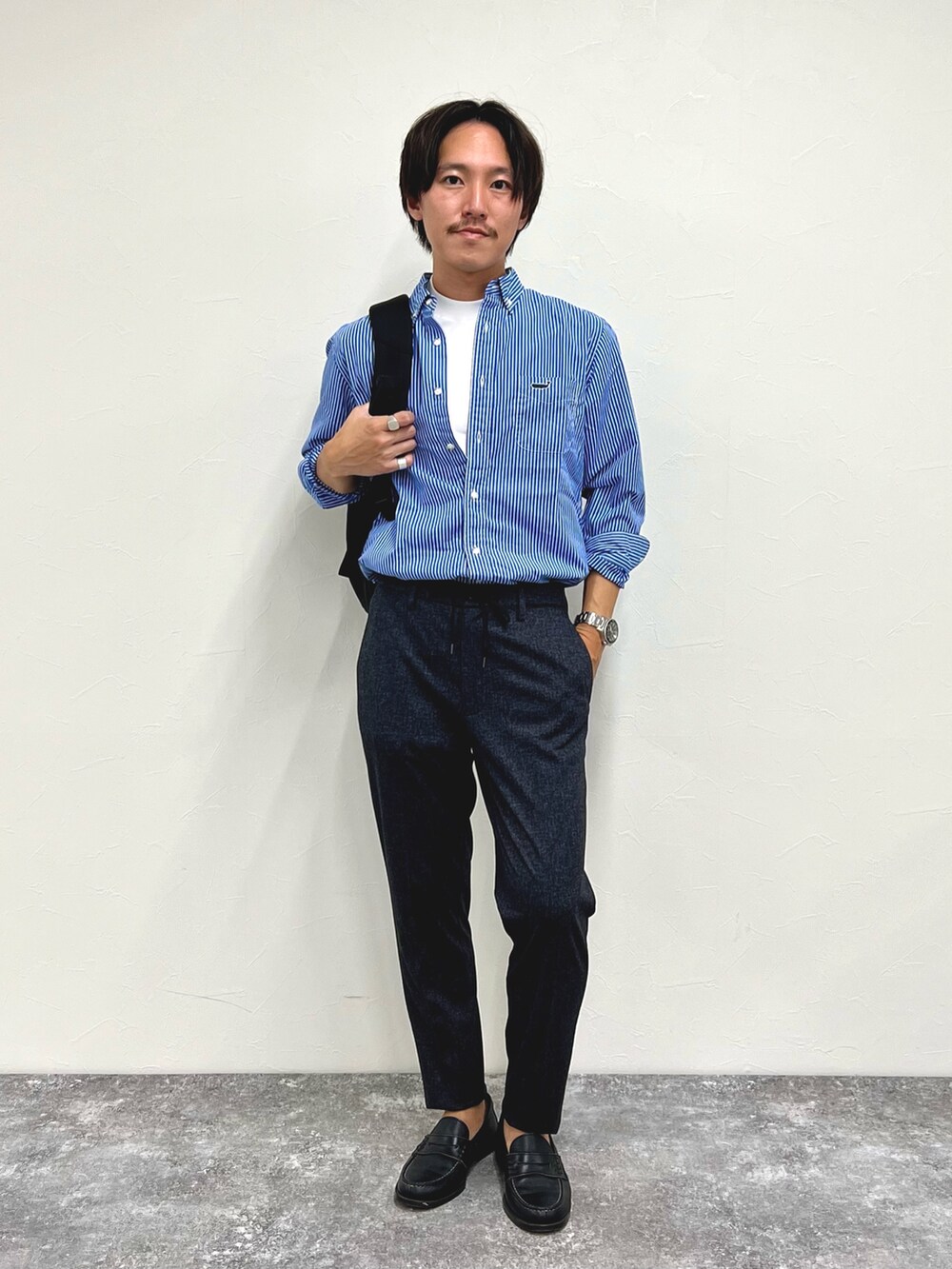 「レイヤードスタイル、お出かけコーデ、秋服準備はじめました、シャツスタイル、休日スタイル、大人コーデ、バックパック、バッグ、秋コーデ、カジュアル、カジュアルコーデ、きれいめカジュアル」｜「NOLLEY’Sのピーチブロード クジラBD 長袖シャツ（シャツ/ブラウス、ブルー系）」を使った、nishiokaさん（メンズ・169cm）の夏コーディネートの4枚目の写真