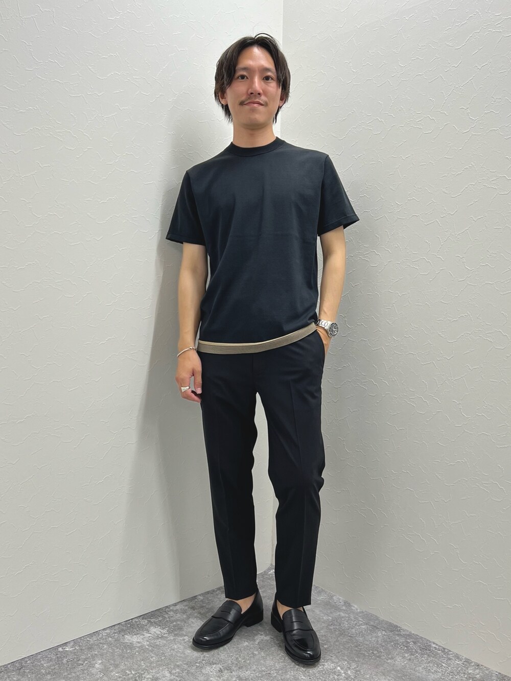 「夏コーデ、モノトーン、ローファー、ボーダー、きれいめカジュアル、シンプルコーデ、ニット、カジュアルコーデ、ブラック、春夏コーデ、ブラックコーデ」｜「NOLLEY'S goodmanの《吸汗性 / 通気性》マシンウォッシャブル ニットTシャツ（ニット/セーター、ブラック系）」を使った、nishiokaさん（メンズ・169cm）の夏コーディネートの2枚目の写真