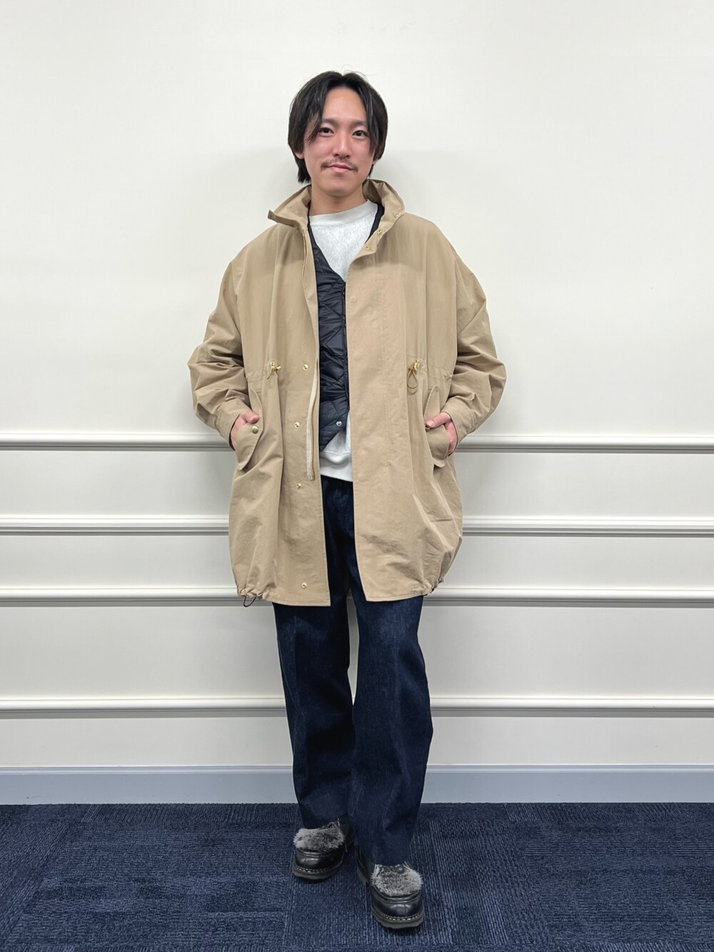 「カジュアル、お洒落さんとつながりたい、春アウター、ワイドデニム、ミリタリー、outfit、カジュアルコーデ、春コーデ、春夏コーデ、ダウン、ダウンベスト、デニム、デニムパンツ、モッズコート、お出かけコーデ」｜「NOLLEY’SのNMPモッズコート（モッズコート、ベージュ系）」を使った、nishiokaさん（メンズ・169cm）の冬コーディネートの6枚目の写真