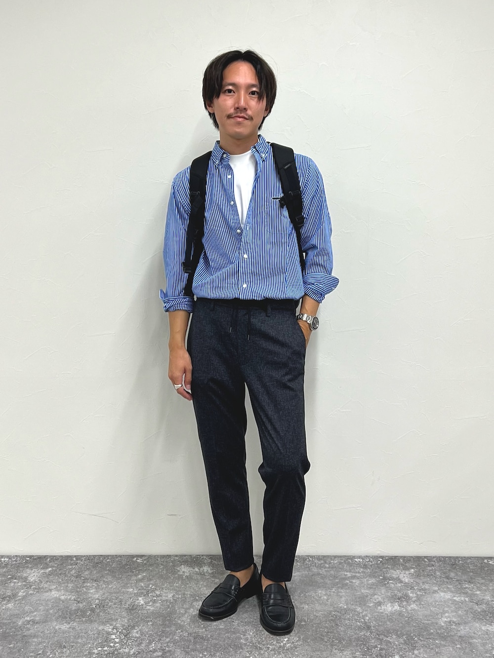 「レイヤードスタイル、お出かけコーデ、秋服準備はじめました、シャツスタイル、休日スタイル、大人コーデ、バックパック、バッグ、秋コーデ、カジュアル、カジュアルコーデ、きれいめカジュアル」｜「NOLLEY’Sのピーチブロード クジラBD 長袖シャツ（シャツ/ブラウス、ブルー系）」を使った、nishiokaさん（メンズ・169cm）の夏コーディネートの3枚目の写真