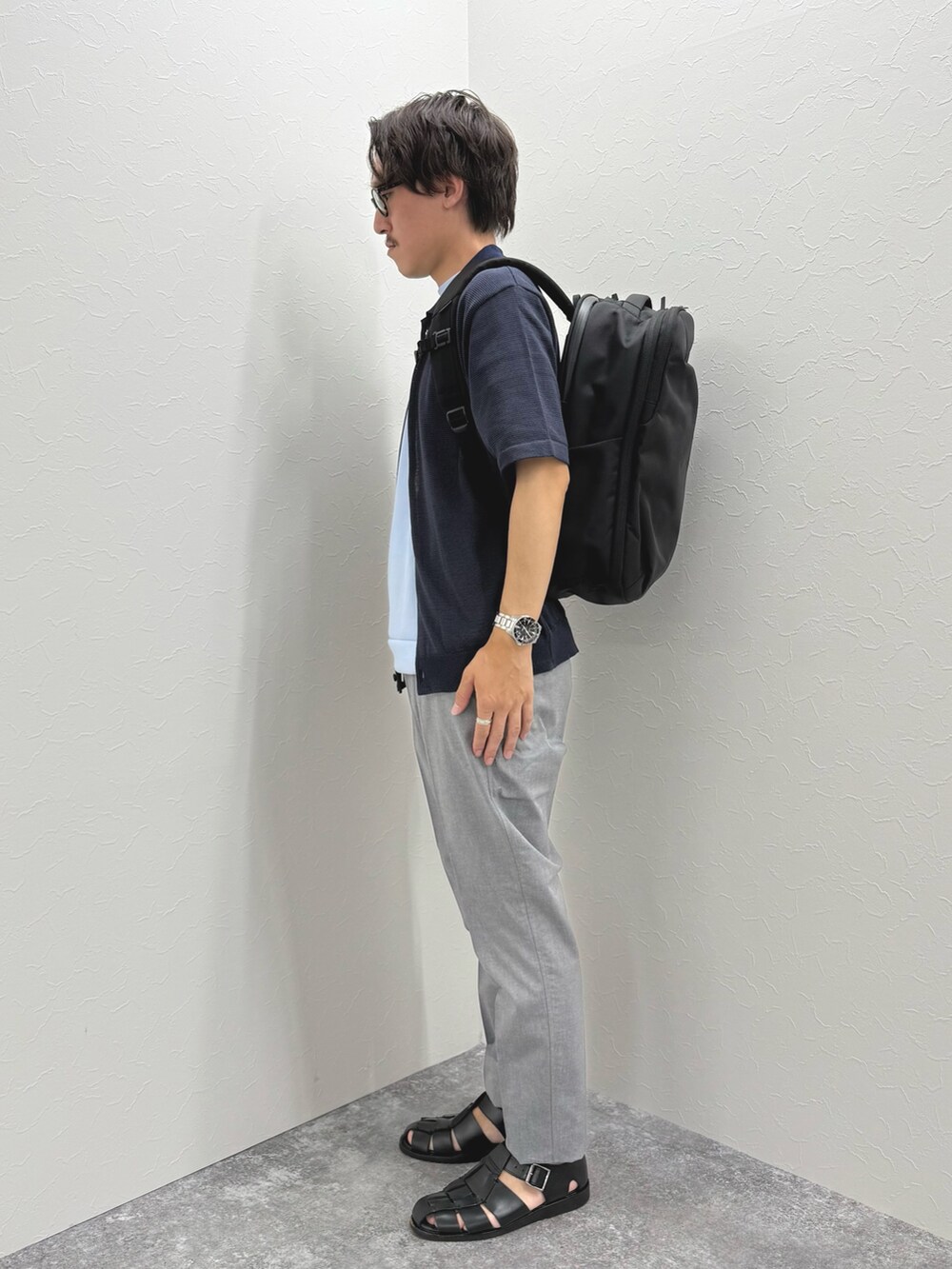 「サンダル、シャツスタイル、淡色コーデ、きれいめカジュアル、レイヤードスタイル、サングラス、Tシャツ、夏コーデ、大人コーデ、カジュアルコーデ、半袖シャツ、夏、ブルー、バッグ、カジュアル」｜「NOLLEY’Sの【SIX FUNCTIONS】ウォッシャブル コースボーダーニットシャツ 25SS（シャツ/ブラウス、ブルー系）」を使った、nishiokaさん（メンズ・169cm）の夏コーディネートの6枚目の写真