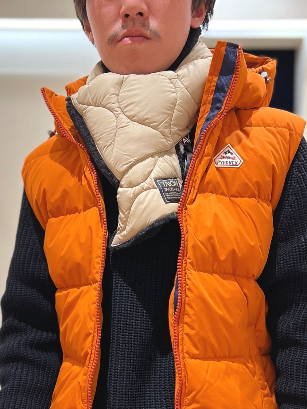 「冬コーデ、マイベストコーデ2024、ダウンジャケット、マフラーぐるぐる、クリスマスに着たい服、ダウンベスト、休日スタイル、レイヤードスタイル、冬アウター、カジュアルコーデ、マフラー、バックパック、シャツ、秋冬コーデ、チェック」｜「NOLLEY’Sのシャギーチェック レギュラーシャツ（シャツ/ブラウス、グリーン系）」を使った、nishiokaさん（メンズ・169cm）の冬コーディネートの7枚目の写真