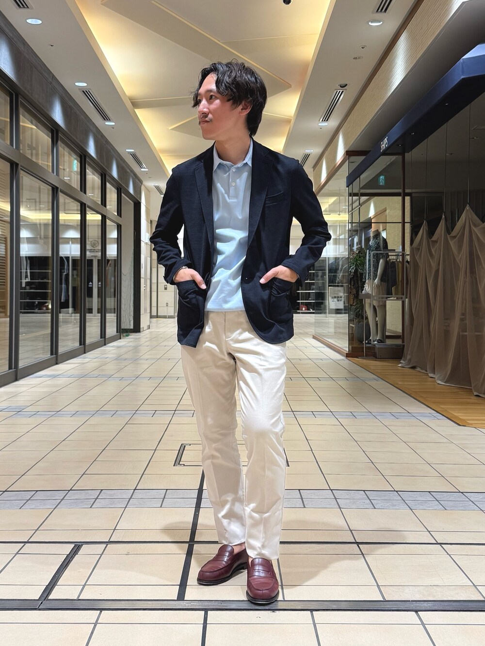 「レイヤードスタイル、ポロシャツ、ローファー、デートコーデ、きれいめカジュアル、夏コーデ、シンプルコーデ、春夏コーデ、ジャケット、夏、通勤コーデ、カジュアル、カジュアルコーデ、大人カジュアル、大人コーデ」｜「NOLLEY’Sの《ビジカジ対応》Primeflex 吸水速乾 メランジ カノコ ストレッチイージーJK 25SS（テーラードジャケット、ブラック系）」を使った、nishiokaさん（メンズ・169cm）の夏コーディネートの5枚目の写真