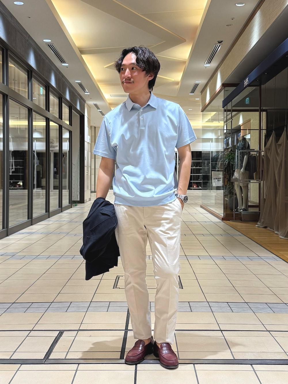 「レイヤードスタイル、ポロシャツ、ローファー、デートコーデ、きれいめカジュアル、夏コーデ、シンプルコーデ、春夏コーデ、ジャケット、夏、通勤コーデ、カジュアル、カジュアルコーデ、大人カジュアル、大人コーデ」｜「NOLLEY’Sの《ビジカジ対応》Primeflex 吸水速乾 メランジ カノコ ストレッチイージーJK 25SS（テーラードジャケット、ブラック系）」を使った、nishiokaさん（メンズ・169cm）の夏コーディネートの3枚目の写真