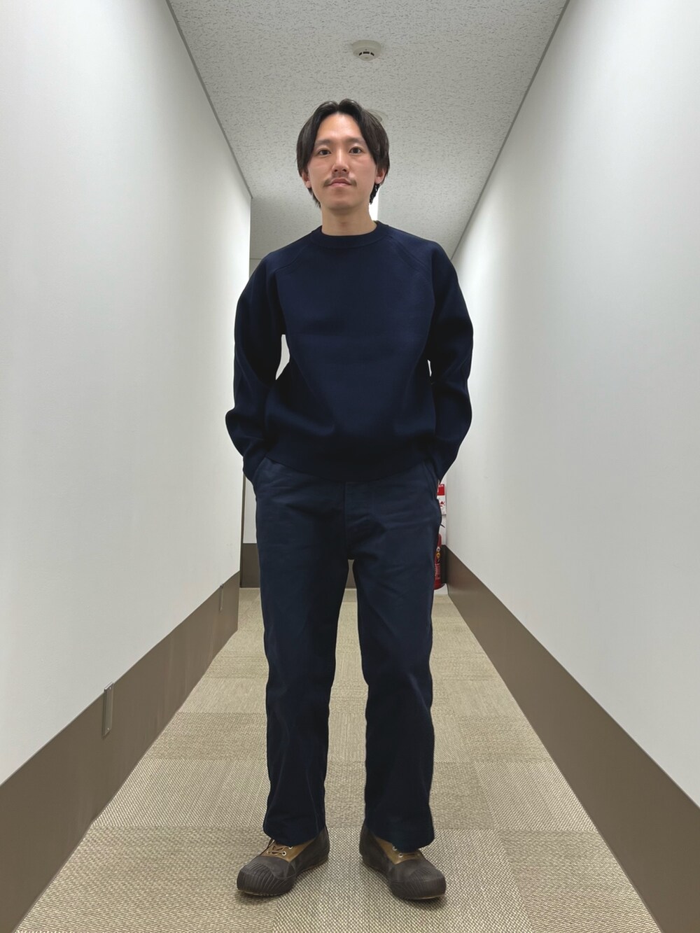 「休日スタイル、お出かけコーデ、ワントーンコーデ、ネイビー、メンズコーデ、ニット、春ニット、春コーデ、春夏コーデ、春、カジュアル、カジュアルコーデ、シンプルコーデ、いいね、save、フォローお願いします🤑」｜「NOLLEY'S goodmanの【ACTIVE SECT】《限定展開 / ウォッシャブル / 速乾 / 形態安定》クルーネックニット（ニット/セーター、ブルー系）」を使った、nishiokaさん（メンズ・169cm）の春コーディネートの2枚目の写真