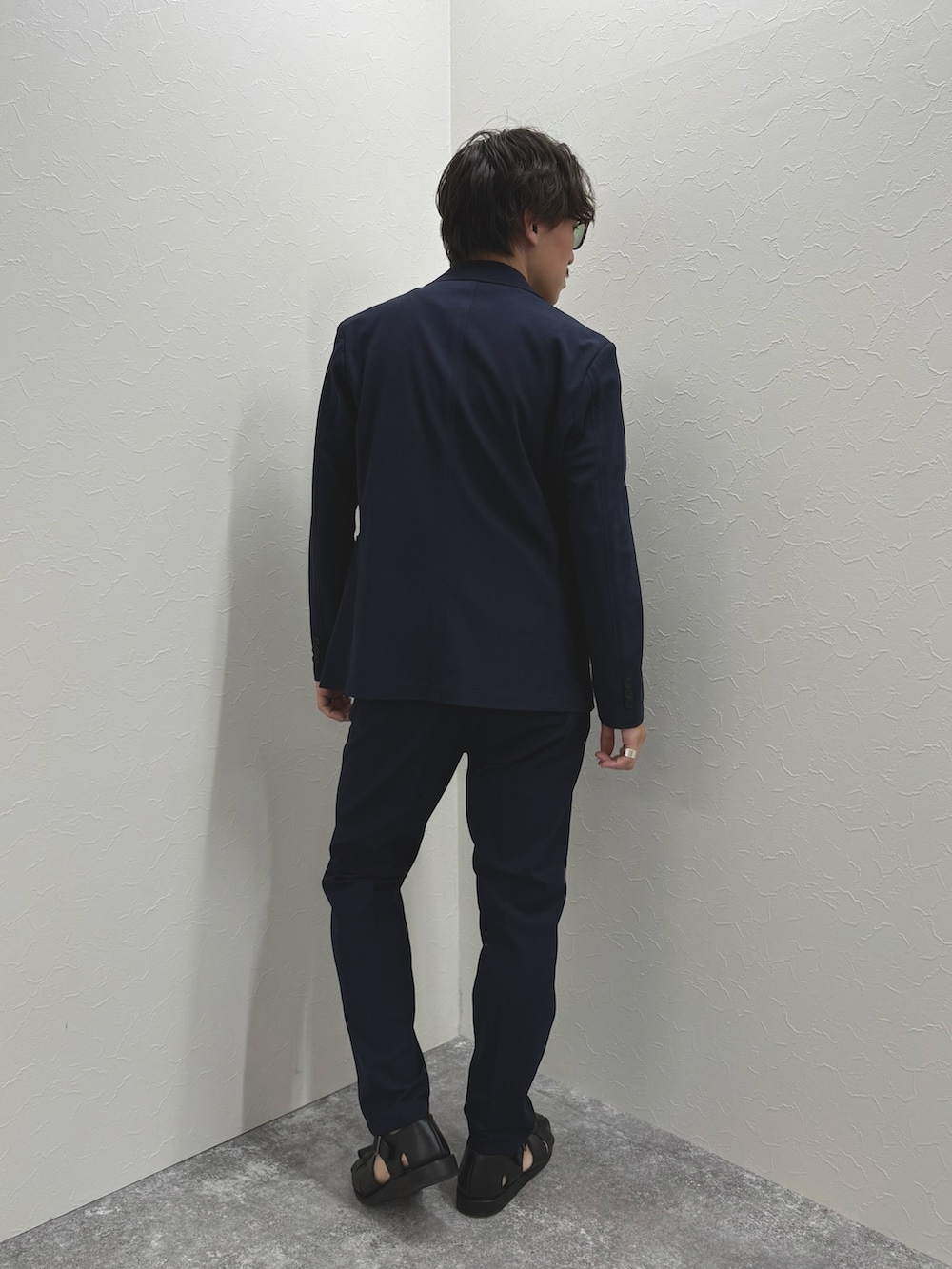 「サンダル、低身長コーデ、セットアップ、淡色コーデ、グルカサンダル、きれいめカジュアル、Tシャツ、夏コーデ、オトナカジュアル、夏だ！Tシャツ着よう！、ジャケット、ジャケットスタイル、カジュアル、カジュアルコーデ、夏」｜「NOLLEY’Sの《ビジカジ対応》Primeflex 吸水速乾 メランジ カノコ ストレッチイージーJK 25SS（テーラードジャケット、ブルー系）」を使った、nishiokaさん（メンズ・169cm）の夏コーディネートの4枚目の写真