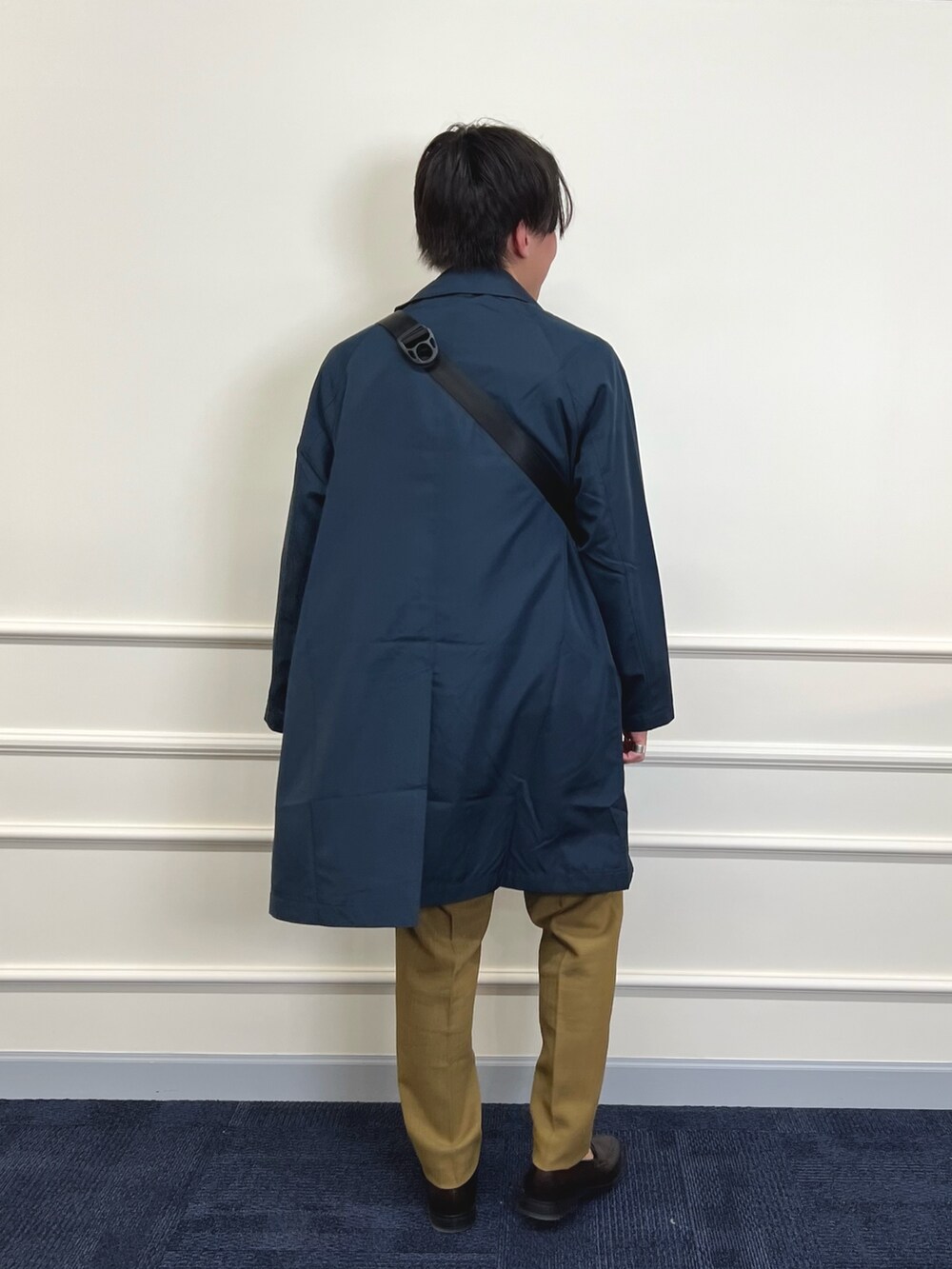 「カラーパンツ、デートコーデ、スポーツミックス、春コーデ、ローファー、春服みてみて、レイヤードスタイル、お出かけコーデ、シンプルコーデ、春アウター、大人カジュアル、カジュアルコーデ、春、春服、ナイロンジャケット」|「TAIONの【TAION/タイオン】《限定展開 / ビジカジ対応》別注NON DOWN BAL COLLAR COAT ステンカラー バルカラーコート(ステンカラーコート、ブルー系)」を使った、nishiokaさん(メンズ・169cm)の春コーディネートの6枚目の写真