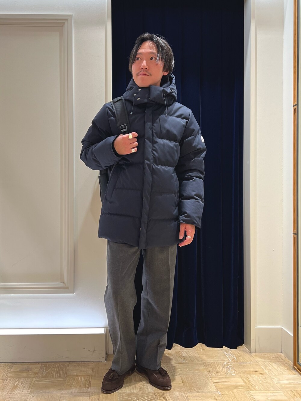 「真冬のあったかスタイル、今日のコーデ、シンプルスタイル、革靴、秋冬コーデ、冬、冬コーデ、冬アウター、カジュアル、カジュアルコーデ、きれいめカジュアル、ダウンジャケット、スラックス、通勤コーデ」｜「Pyrenexの【PYRENEX/ピレネックス】BELFORT2 ダウンジャケット（ダウンジャケット/コート、ブルー系）」を使った、nishiokaさん（メンズ・169cm）の冬コーディネートの5枚目の写真