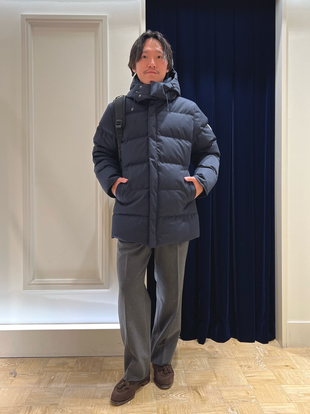 「真冬のあったかスタイル、今日のコーデ、シンプルスタイル、革靴、秋冬コーデ、冬、冬コーデ、冬アウター、カジュアル、カジュアルコーデ、きれいめカジュアル、ダウンジャケット、スラックス、通勤コーデ」｜「Pyrenexの【PYRENEX/ピレネックス】BELFORT2 ダウンジャケット（ダウンジャケット/コート、ブルー系）」を使った、nishiokaさん（メンズ・169cm）の冬コーディネートの2枚目の写真