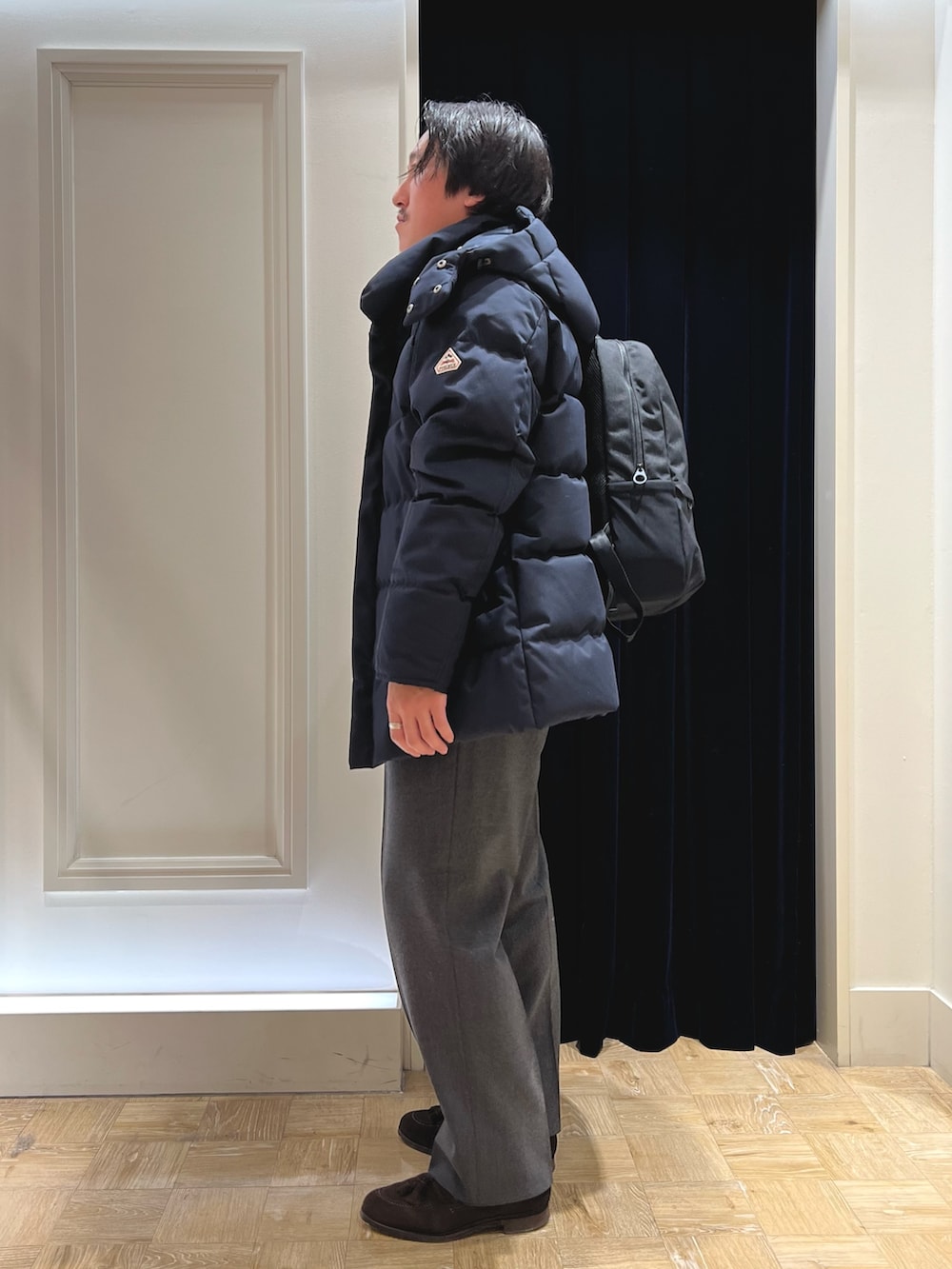 「真冬のあったかスタイル、今日のコーデ、シンプルスタイル、革靴、秋冬コーデ、冬、冬コーデ、冬アウター、カジュアル、カジュアルコーデ、きれいめカジュアル、ダウンジャケット、スラックス、通勤コーデ」｜「Pyrenexの【PYRENEX/ピレネックス】BELFORT2 ダウンジャケット（ダウンジャケット/コート、ブルー系）」を使った、nishiokaさん（メンズ・169cm）の冬コーディネートの6枚目の写真