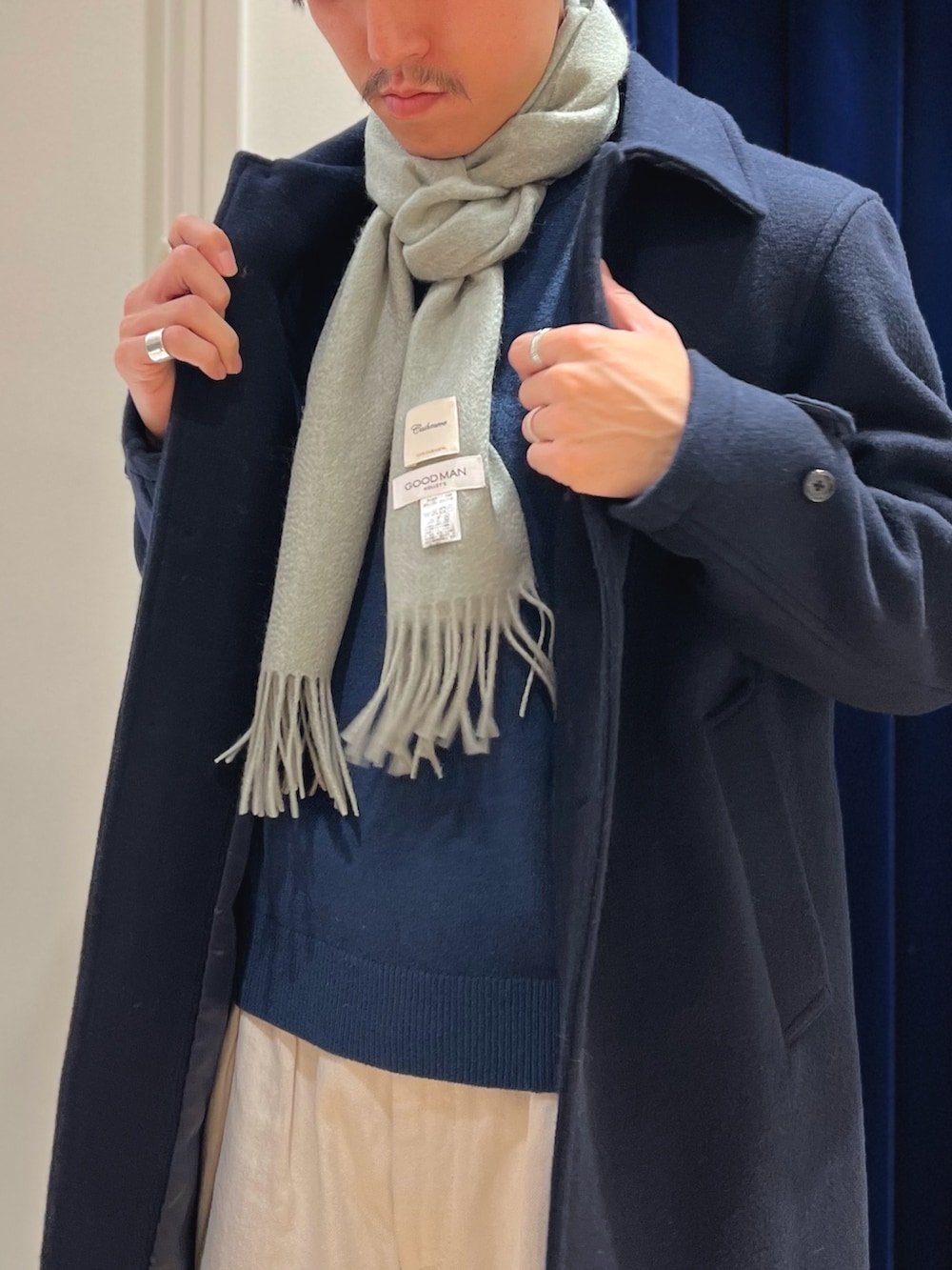「冬アウター、休日スタイル、クリスマスに着たい服、お出かけコーデ、コート、マフラー、きれいめカジュアル、ニット、シンプル、秋冬、グリーン、カジュアルコーデ、カジュアル、ステンカラーコート、マフラーぐるぐる」｜「NOLLEY'S goodmanの《ビジカジ対応》Super100 メルトン中綿ステンカラーコート（ステンカラーコート、ブルー系）」を使った、nishiokaさん（メンズ・169cm）の冬コーディネートの5枚目の写真