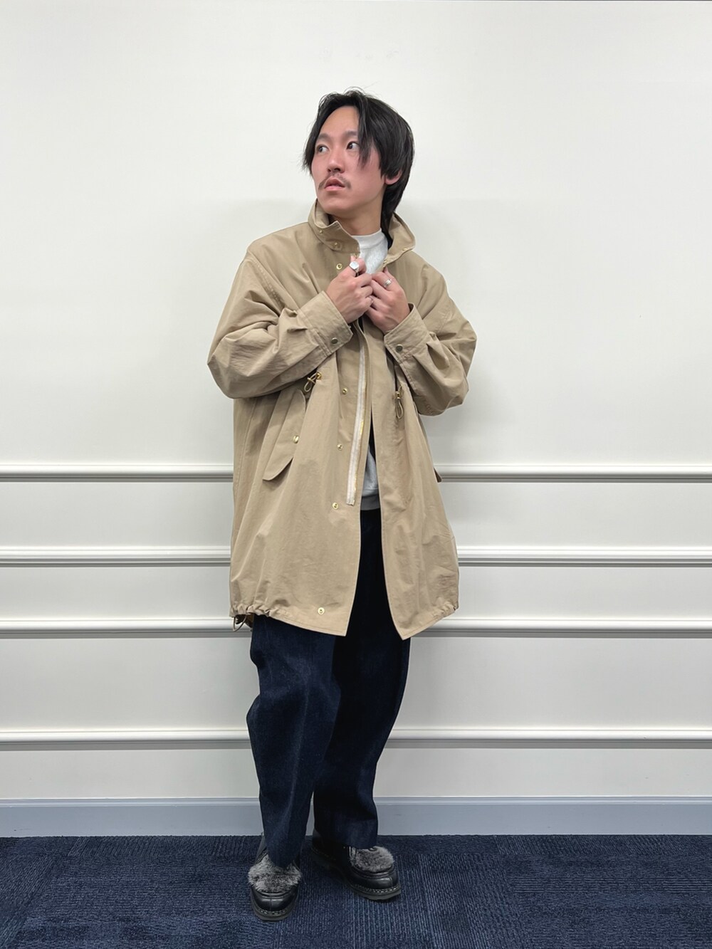 「カジュアル、お洒落さんとつながりたい、春アウター、ワイドデニム、ミリタリー、outfit、カジュアルコーデ、春コーデ、春夏コーデ、ダウン、ダウンベスト、デニム、デニムパンツ、モッズコート、お出かけコーデ」｜「NOLLEY’SのNMPモッズコート（モッズコート、ベージュ系）」を使った、nishiokaさん（メンズ・169cm）の冬コーディネートの4枚目の写真