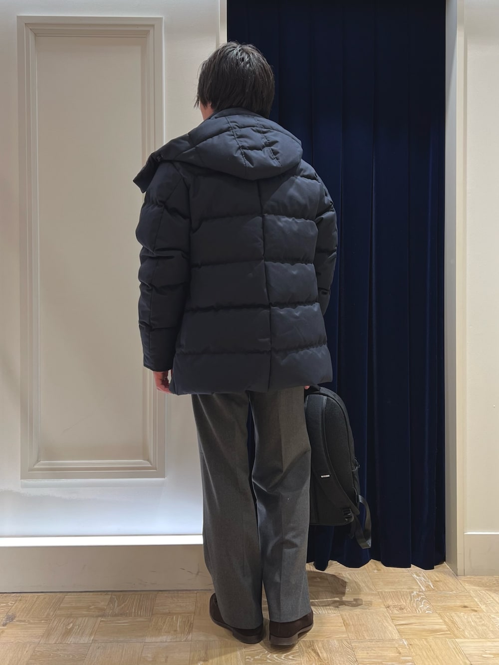 「真冬のあったかスタイル、今日のコーデ、シンプルスタイル、革靴、秋冬コーデ、冬、冬コーデ、冬アウター、カジュアル、カジュアルコーデ、きれいめカジュアル、ダウンジャケット、スラックス、通勤コーデ」｜「Pyrenexの【PYRENEX/ピレネックス】BELFORT2 ダウンジャケット（ダウンジャケット/コート、ブルー系）」を使った、nishiokaさん（メンズ・169cm）の冬コーディネートの7枚目の写真