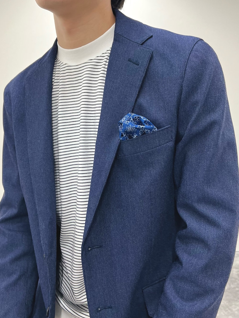 「秋コーデ、ロンT、テーラードジャケット、セットアップ、淡色コーデ、お出かけコーデ、通勤コーデ、30代ファッション、秋冬コーデ、きれいめカジュアル、カジュアルコーデ」｜「NOLLEY’Sの《セットアップ/ビジカジ対応》THERMO WALKER サーモウォーカー ジャケット 24AW（テーラードジャケット、ブルー系）」を使った、nishiokaさん（メンズ・169cm）の秋コーディネートの7枚目の写真