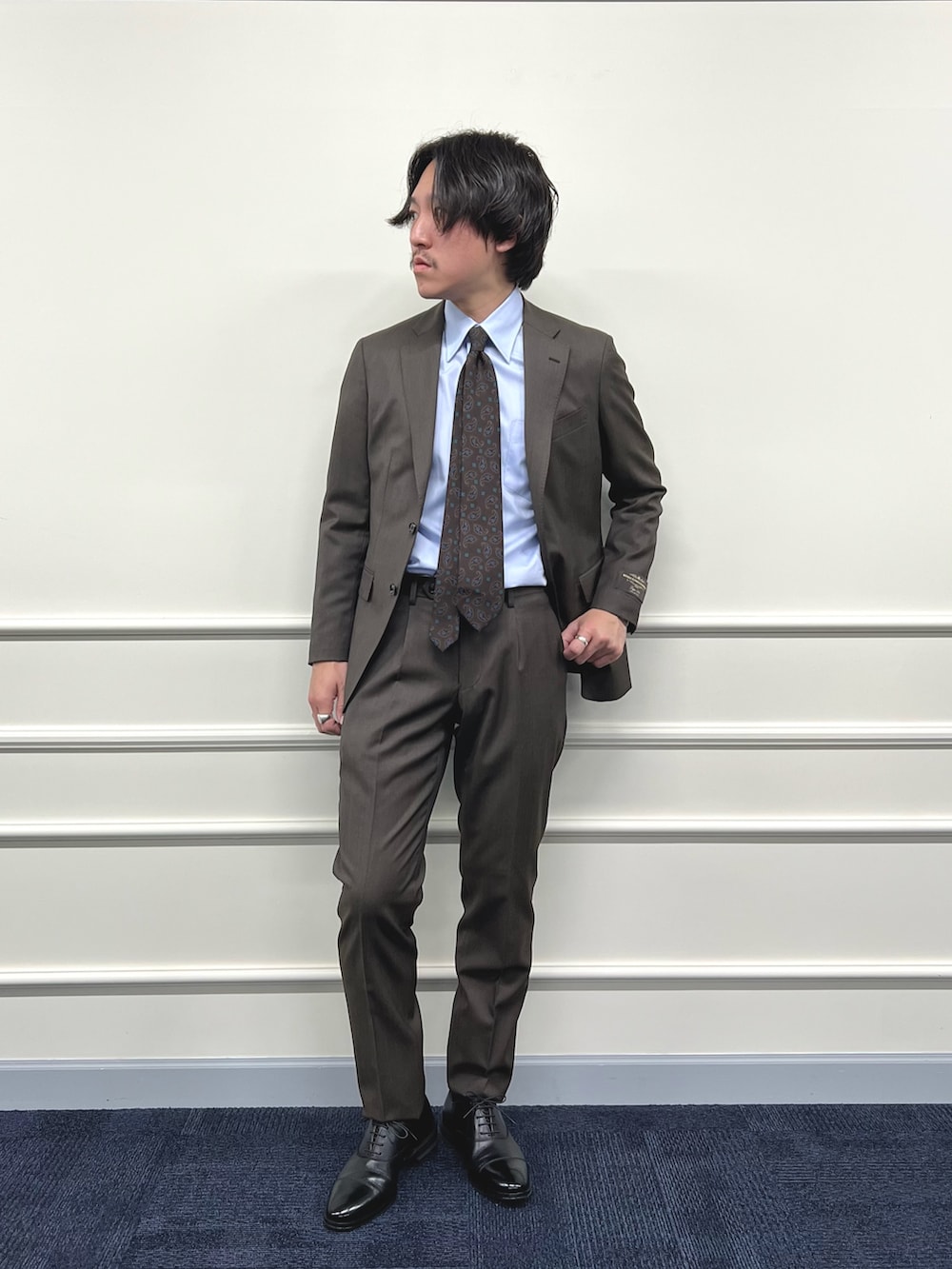 「セットアップ、スラックス、春夏コーデ、シンプルコーデ、革靴、テーラードジャケット、ネクタイ、ジャケット、スーツスタイル、通勤コーデ、ジャケットスタイル、春コーデ、キレイめ、ビジネススタイル」｜「NOLLEY’Sの【Loro Piana / CANONICO】インポートファブリック セットアップスーツ 25SS（セットアップ、ブラウン系）」を使った、nishiokaさん（メンズ・169cm）の春コーディネートの2枚目の写真