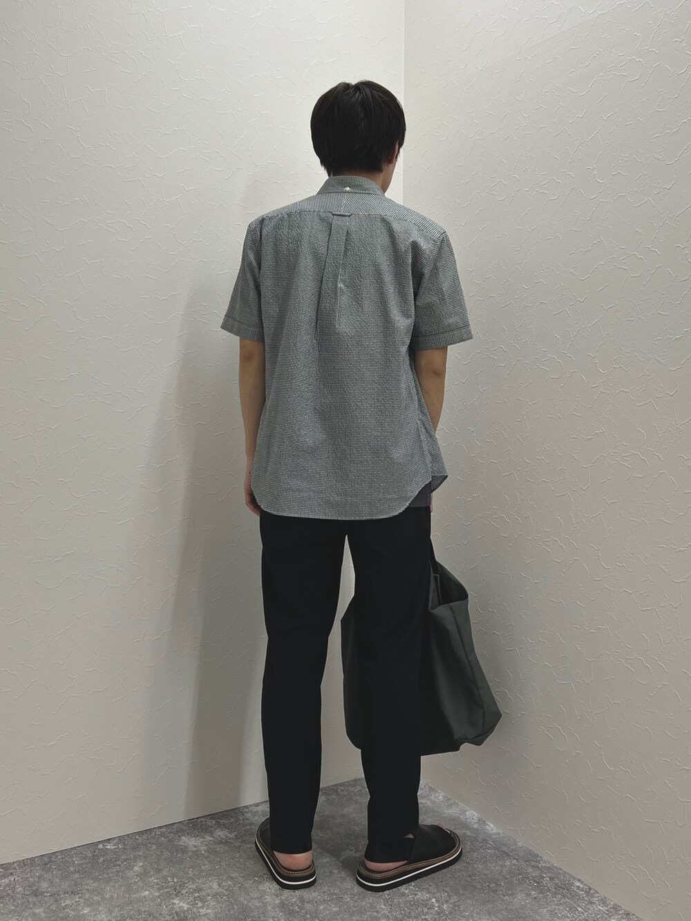 「きれいめカジュアル、春夏コーデ、シャツスタイル、休日スタイル、シンプルコーデ、低身長コーデ、リラックススタイル、お出かけコーデ、Tシャツ、夏服、リネン、カジュアルコーデ、夏コーデ、トートバッグ、プリントT」|「NOLLEY’Sのリネンブレンド クジラBD 半袖シャツ(シャツ/ブラウス、ブラック系)」を使った、nishiokaさん(メンズ・169cm)の春コーディネートの5枚目の写真
