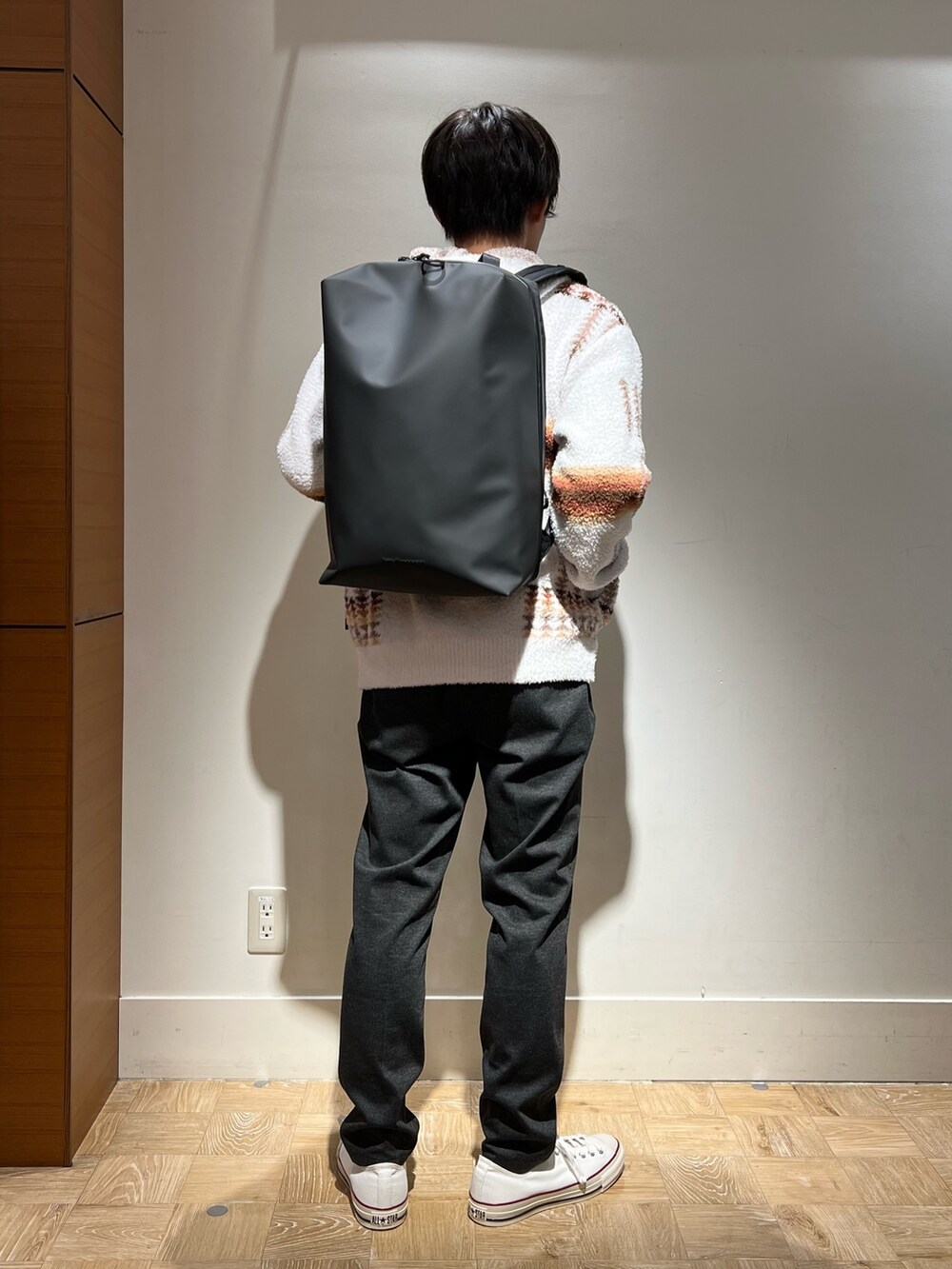 「パーカー、ロンT、休日スタイル、スニーカー、重ね着ベストシーズン、淡色コーデ、ストリート、ビッグシルエット、スウェット、秋服コーデ、カジュアル、スニーカーコーデ、PENDLETON、コンバース」|「CONVERSEの【CONVERSE/コンバース】ALL STAR US OX キャンバススニーカー(スニーカー、ホワイト系)」を使った、nishiokaさん(メンズ・169cm)の秋コーディネートの5枚目の写真