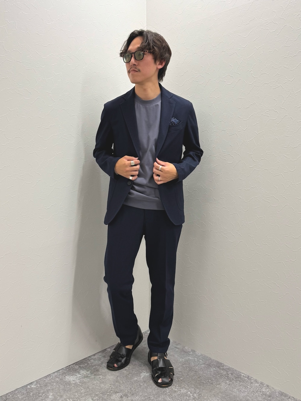 「サンダル、低身長コーデ、セットアップ、淡色コーデ、グルカサンダル、きれいめカジュアル、Tシャツ、夏コーデ、オトナカジュアル、夏だ！Tシャツ着よう！、ジャケット、ジャケットスタイル、カジュアル、カジュアルコーデ、夏」｜「NOLLEY’Sの《ビジカジ対応》Primeflex 吸水速乾 メランジ カノコ ストレッチイージーJK 25SS（テーラードジャケット、ブルー系）」を使った、nishiokaさん（メンズ・169cm）の夏コーディネートの2枚目の写真